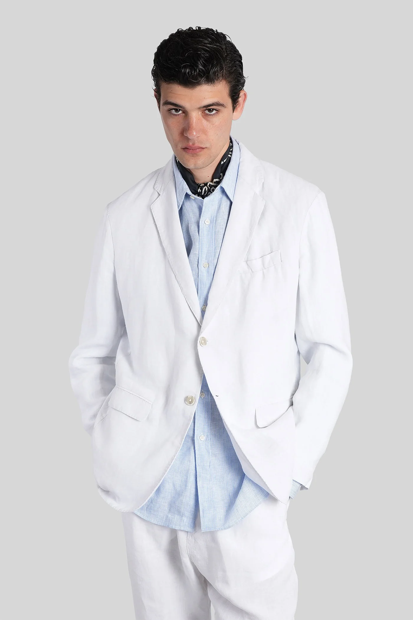 Blazer in white linen