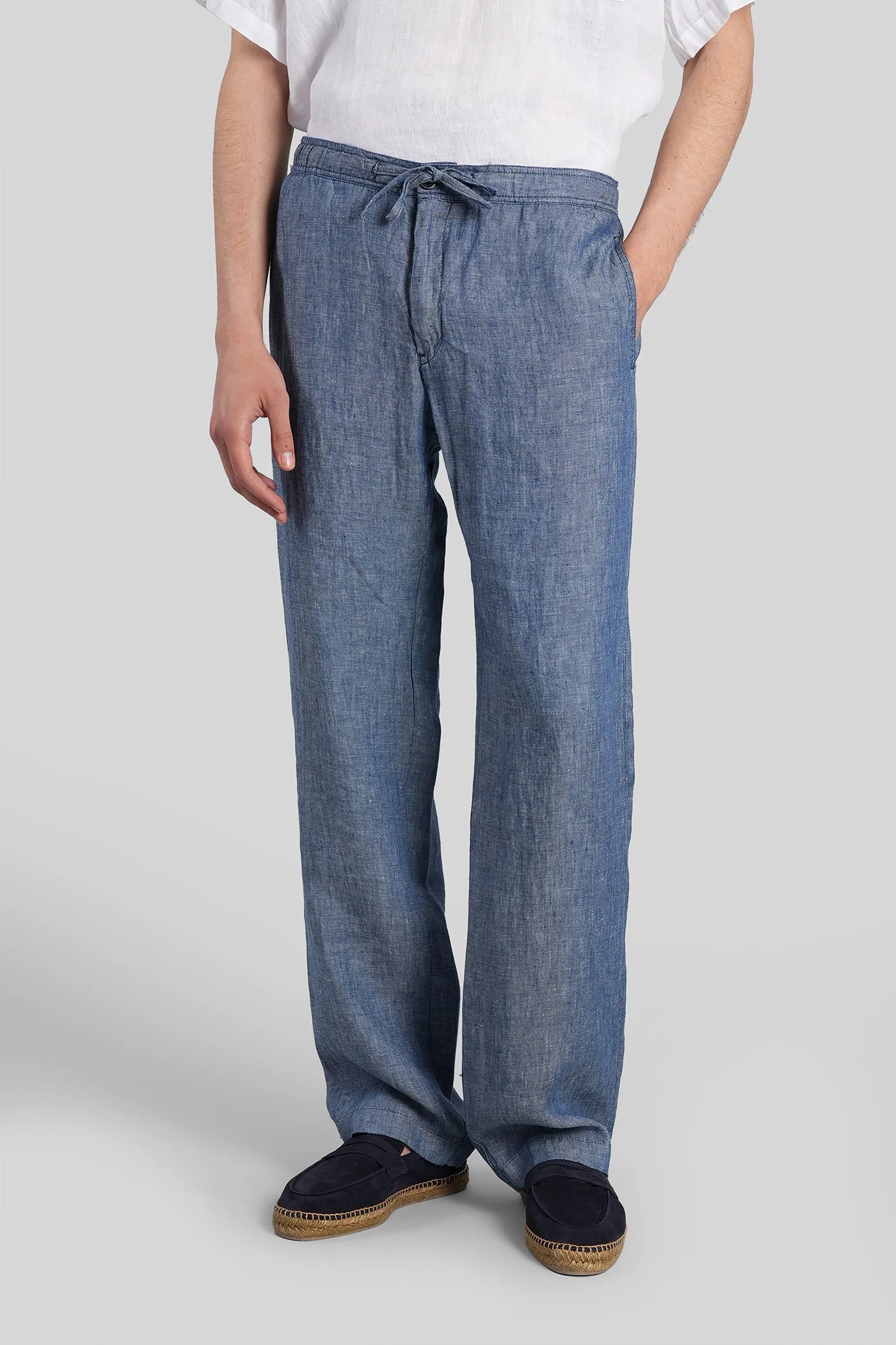 Pants in blue linen