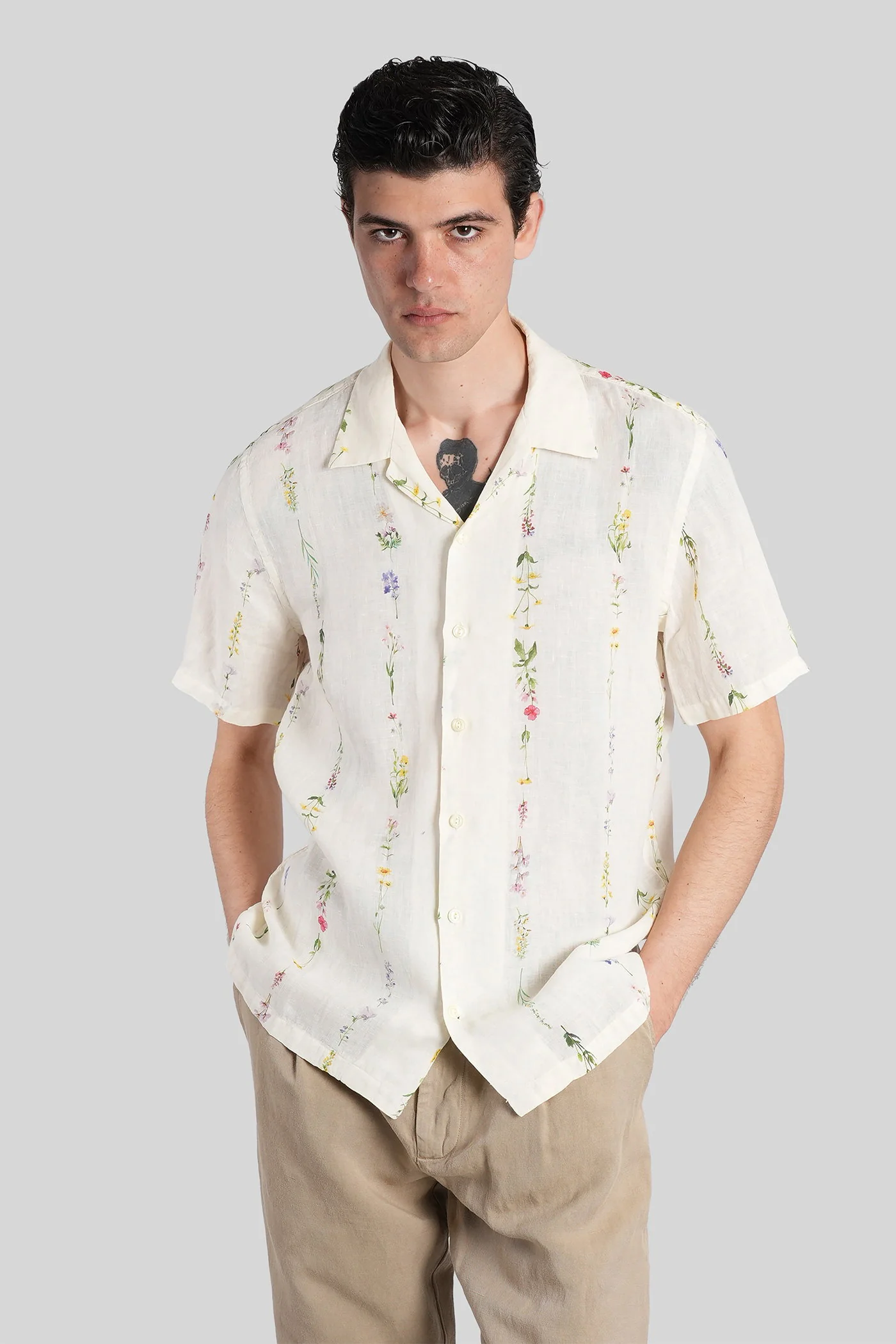 Shirt in beige linen