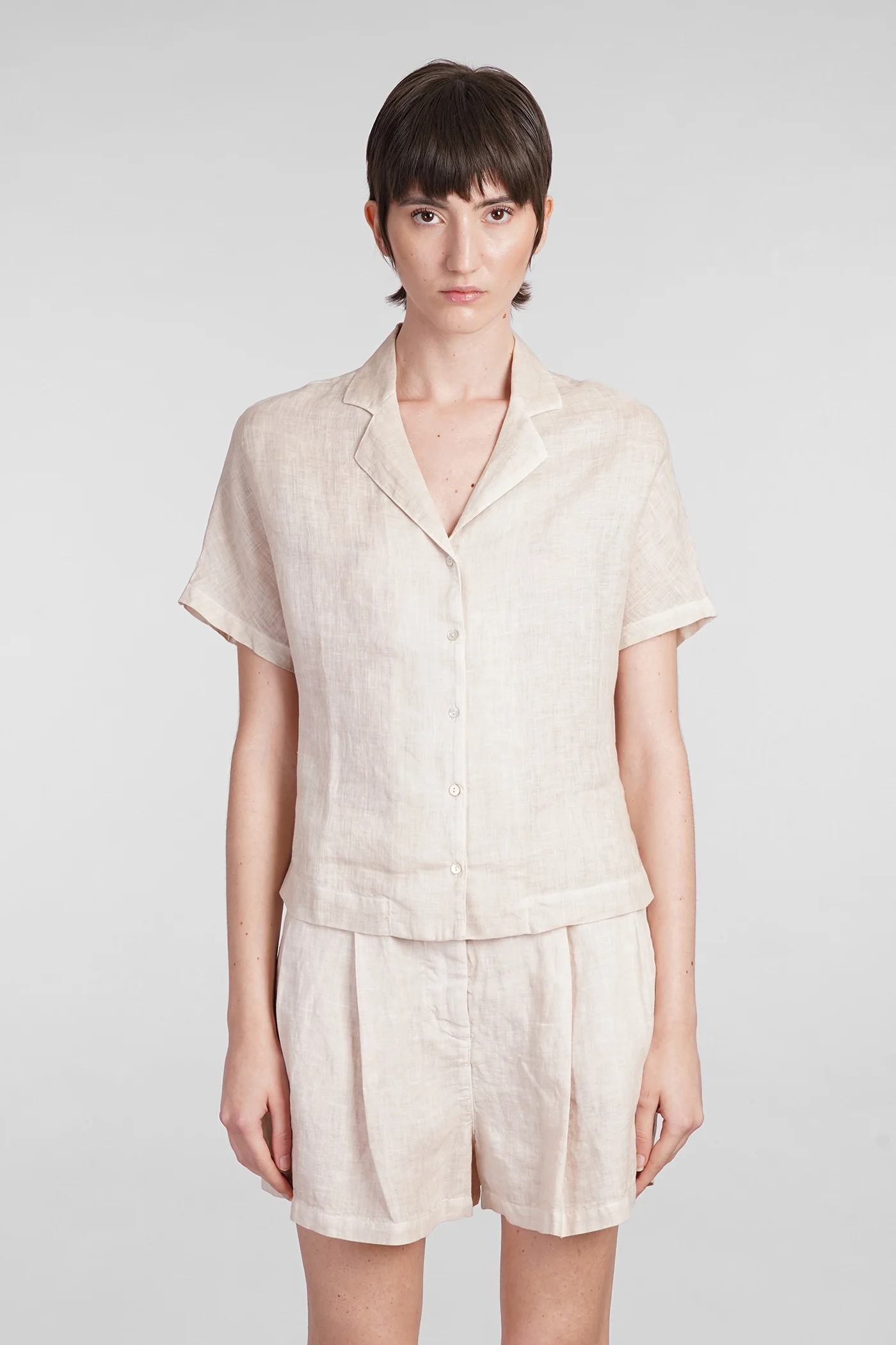 Shirt in beige linen