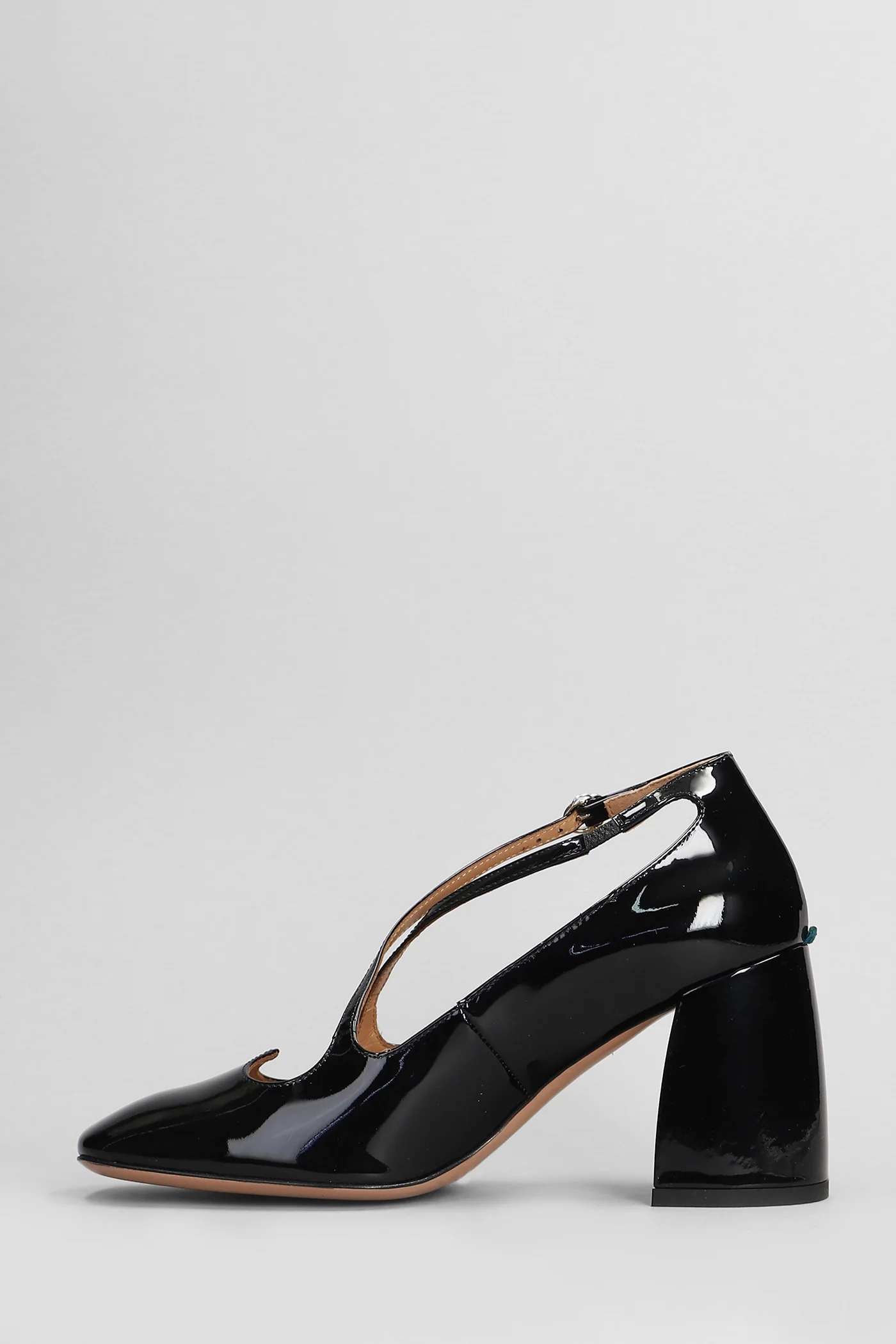 Pumps in black patent leather - Image 3