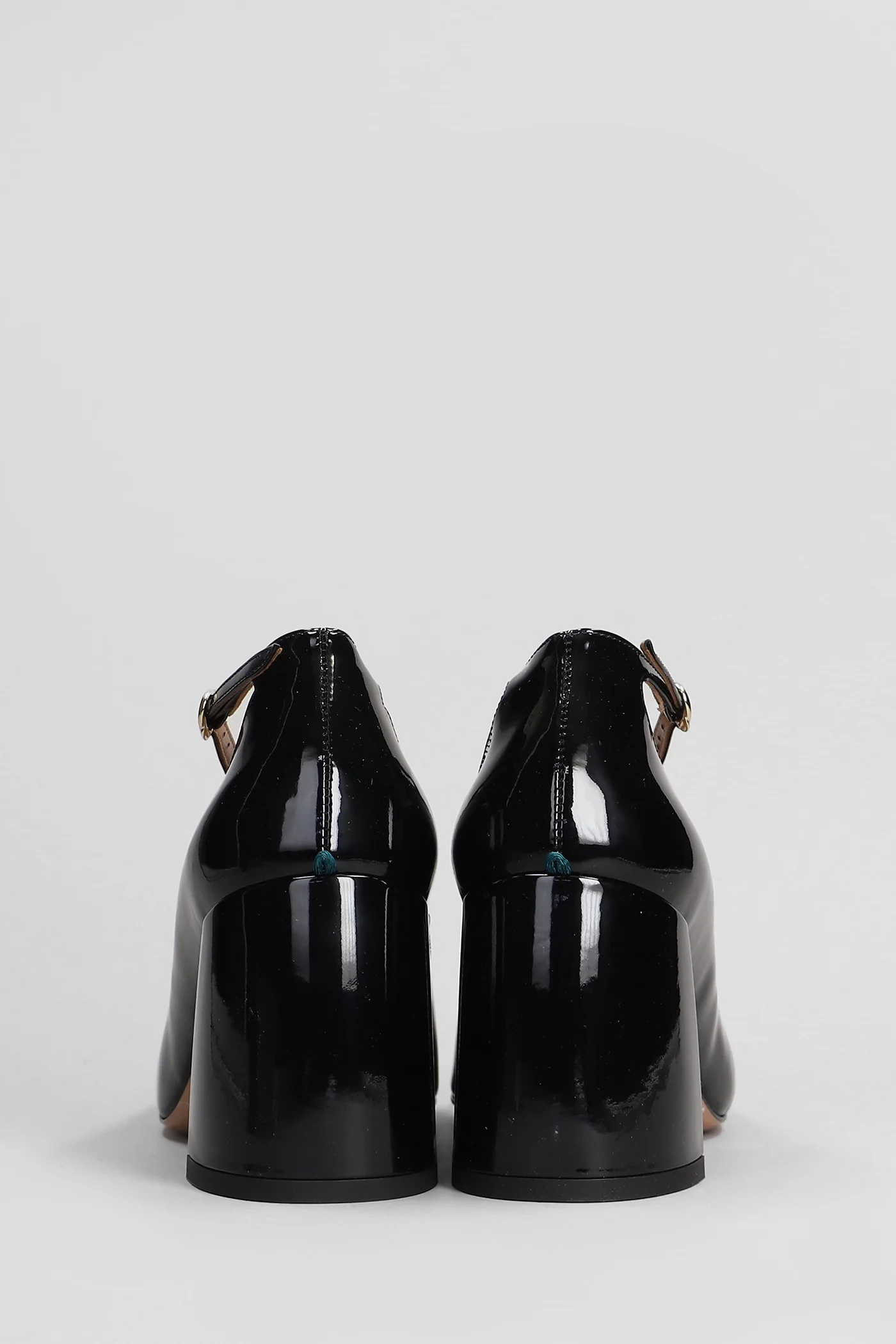 Pumps in black patent leather - Image 4