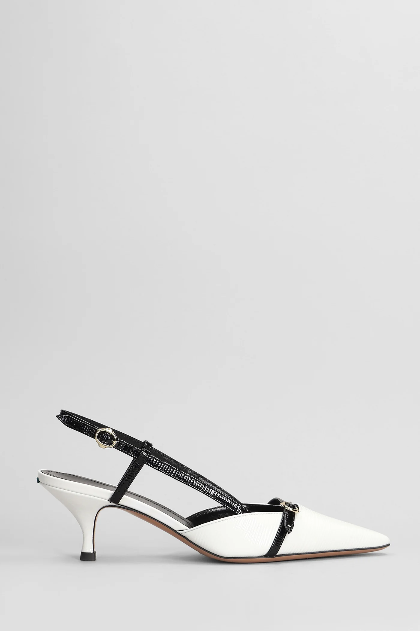 Pumps in white leather