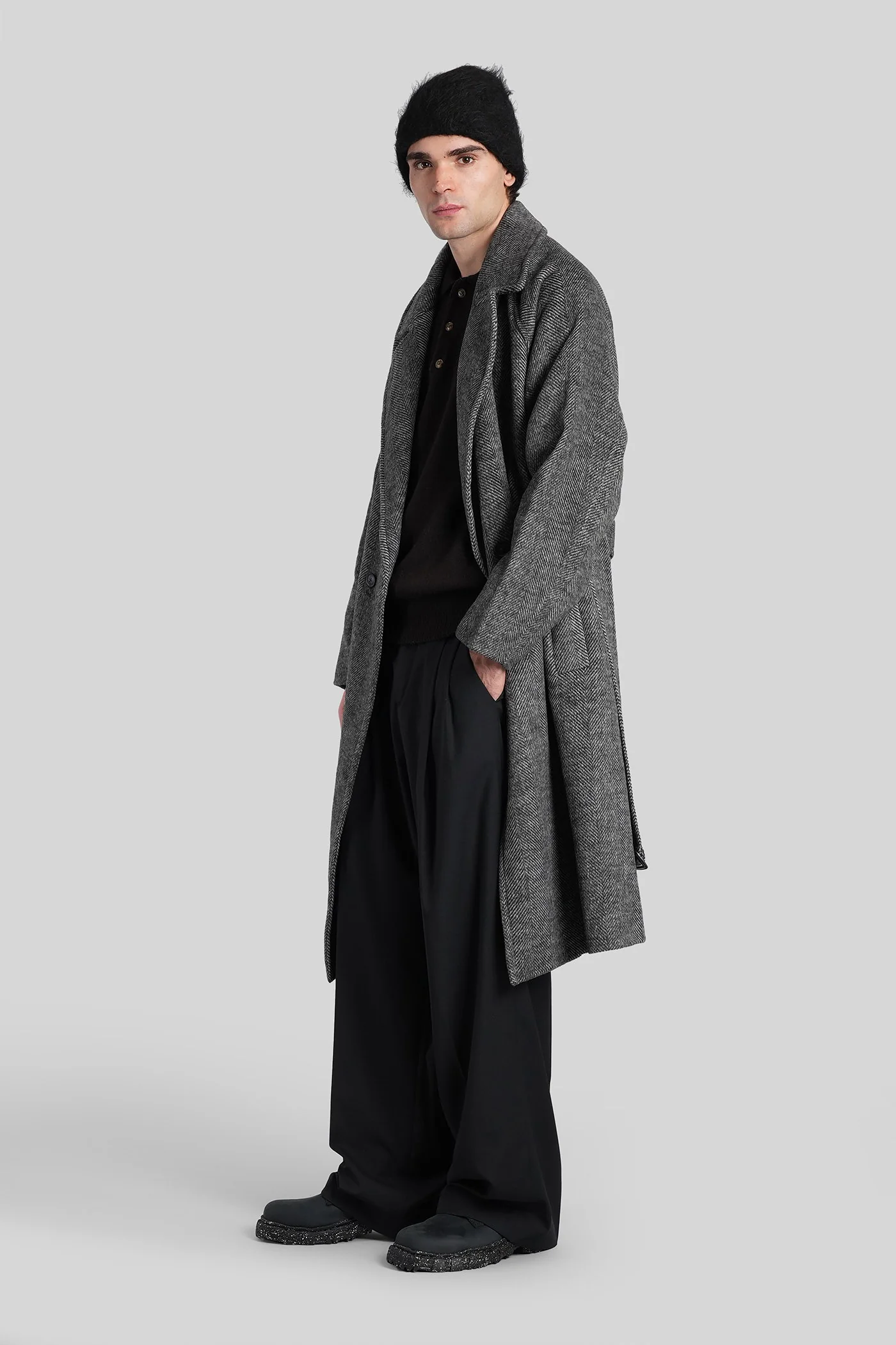in grey wool - Image 2