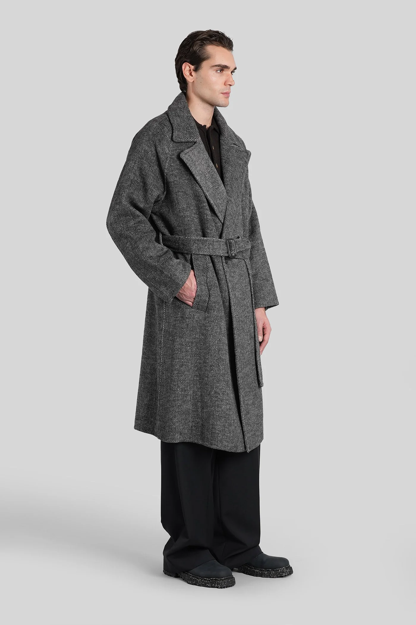 in grey wool - Image 4