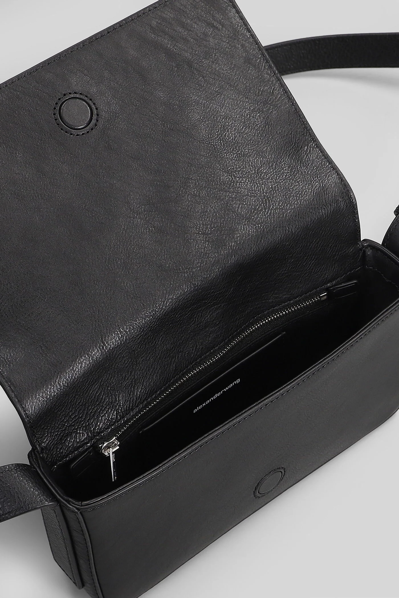 Punch flap Shoulder bag in black leather - Image 4