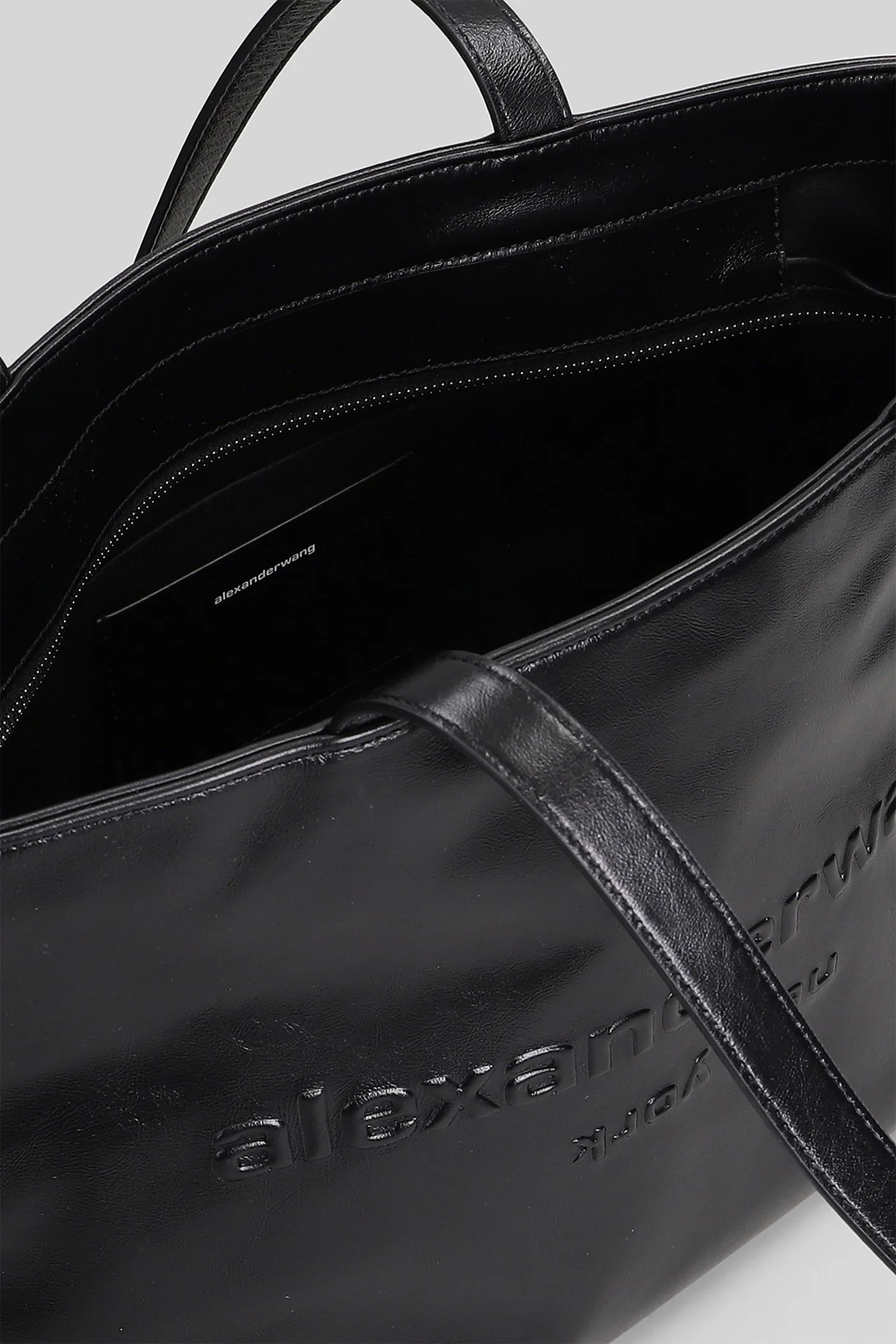 Punch medium Tote in black leather - Image 4