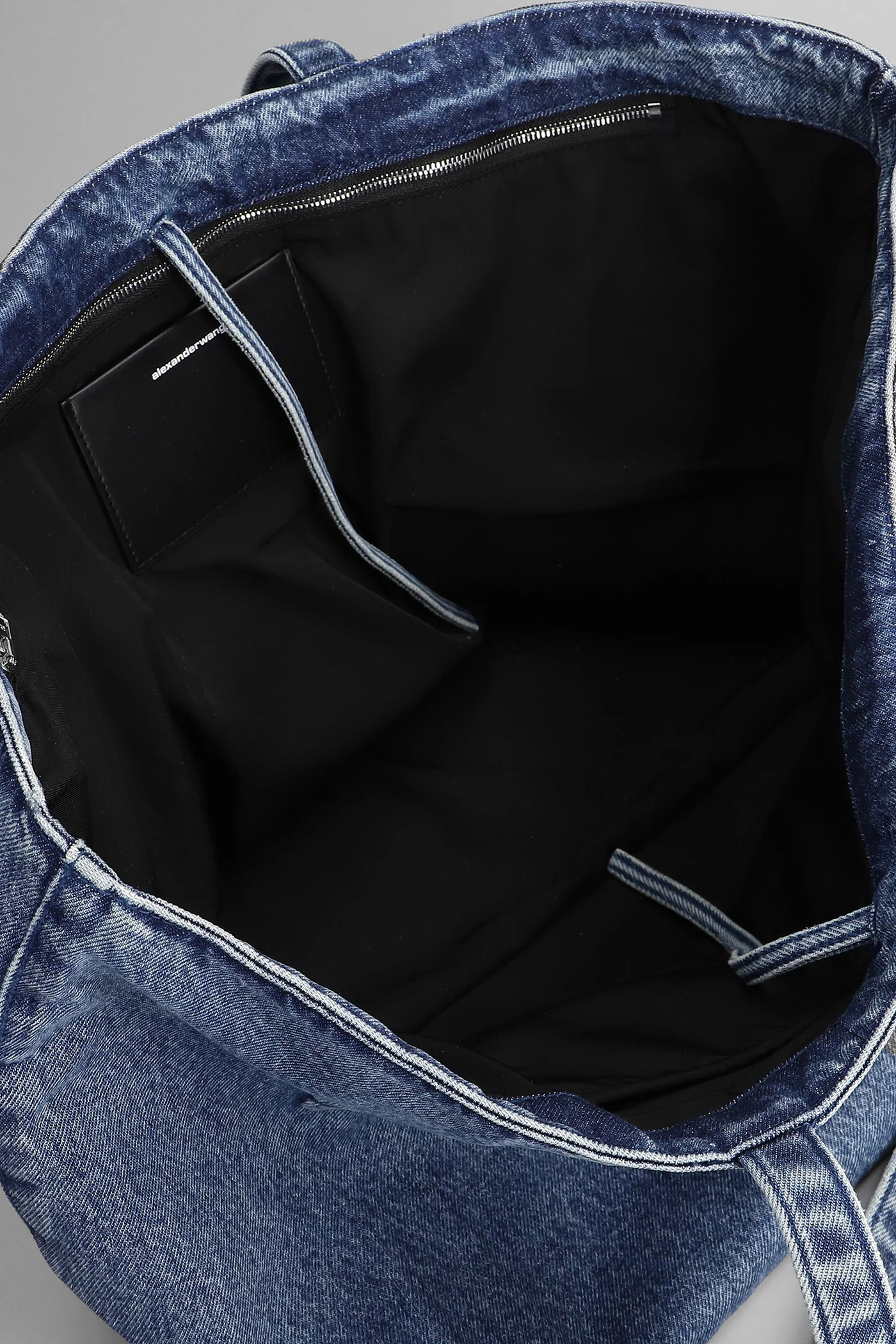 Punch tote Tote in blue cotton - Image 4