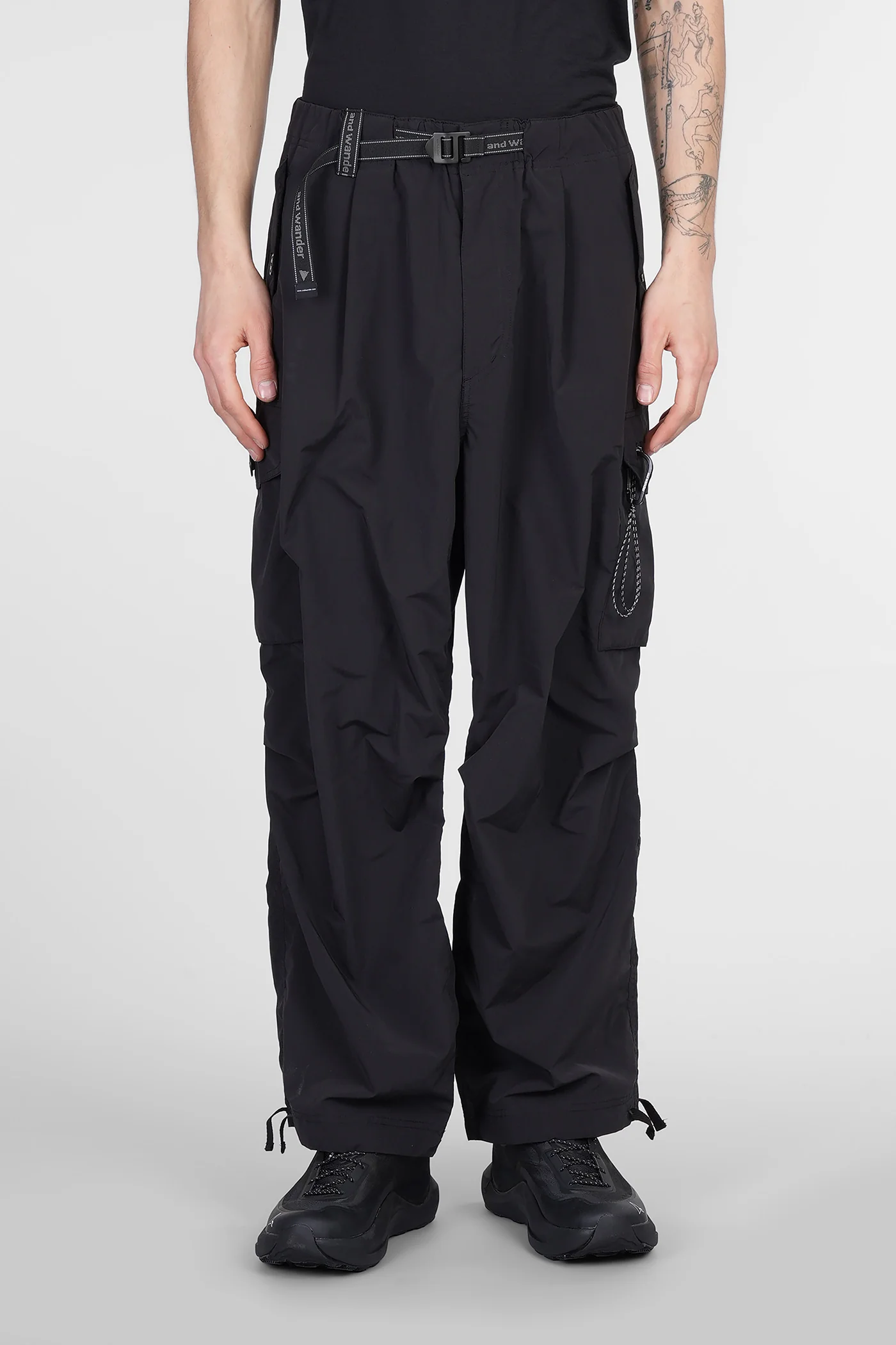 Pants in black polyester