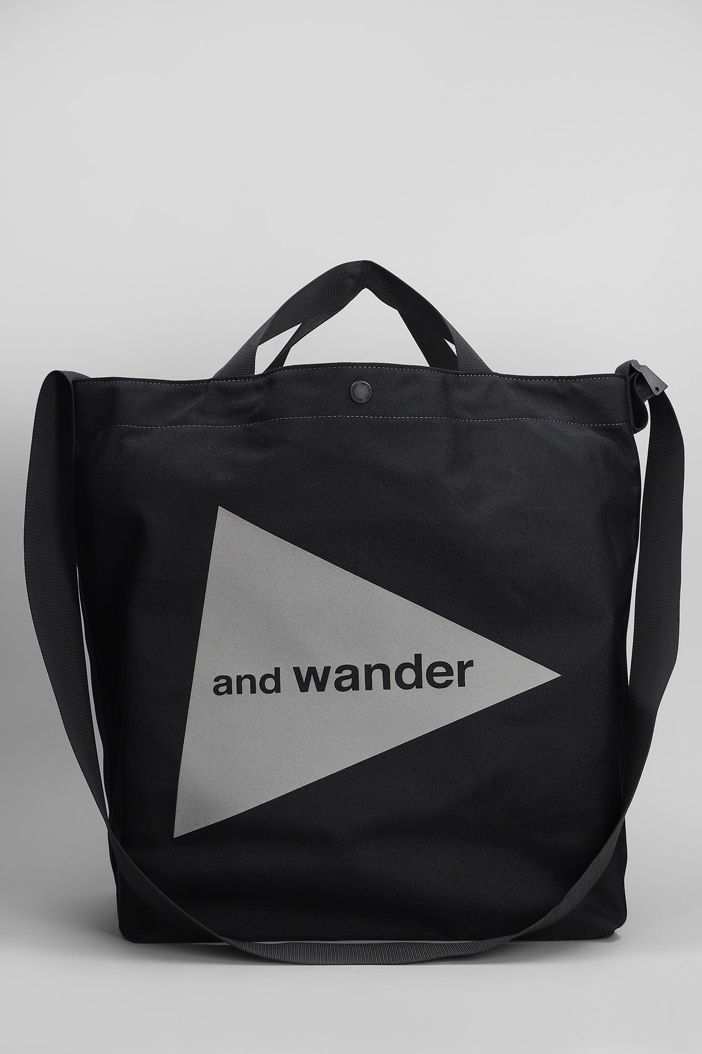 Tote in black polyester