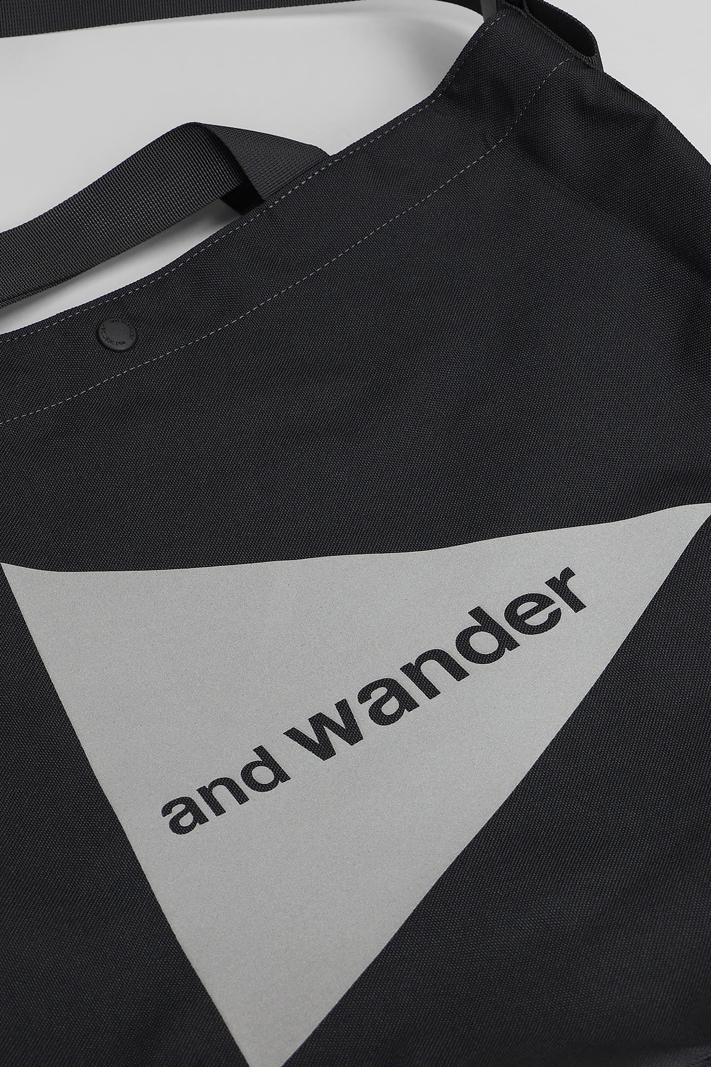 Tote in black polyester - Image 4