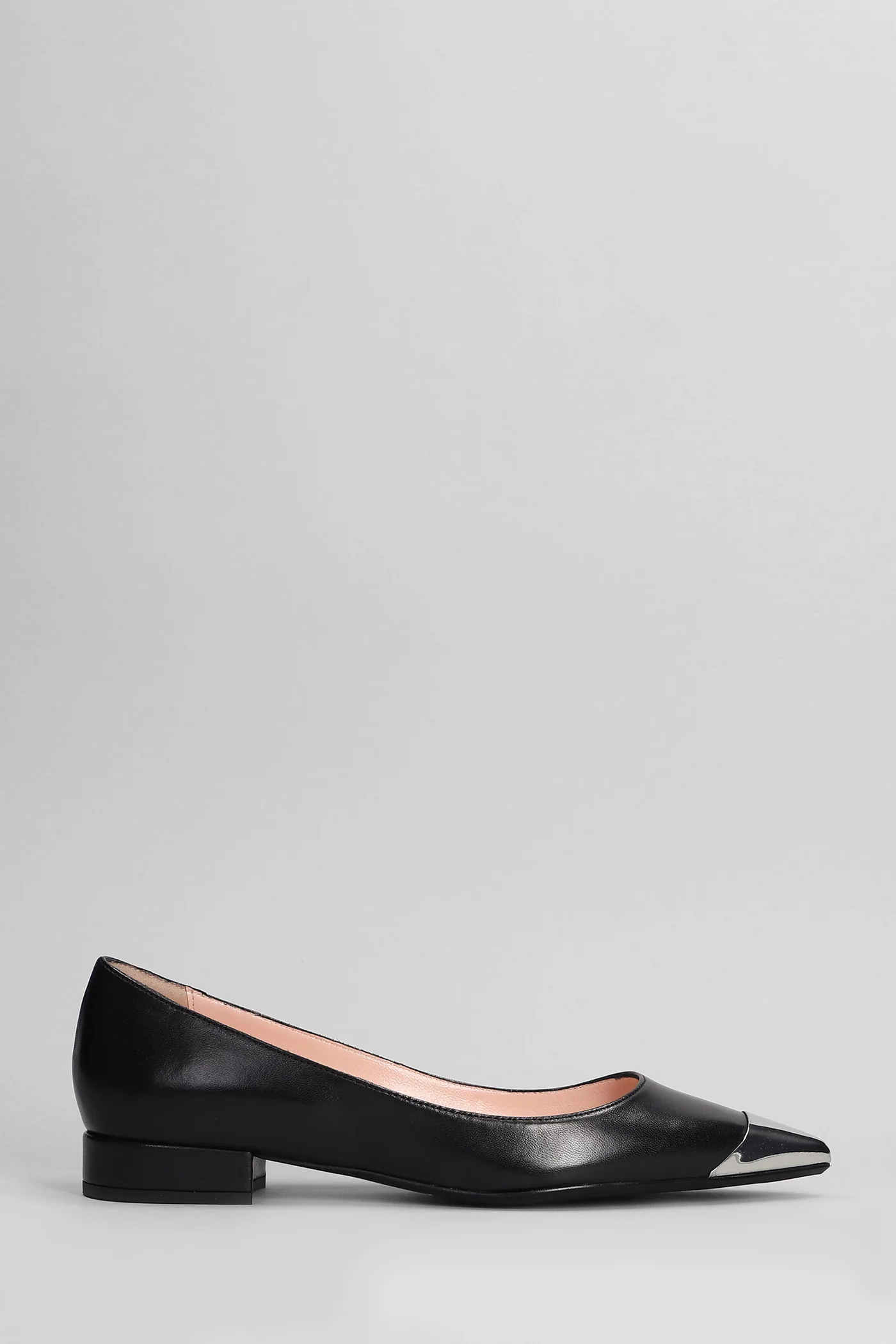 Ballet flats in black leather