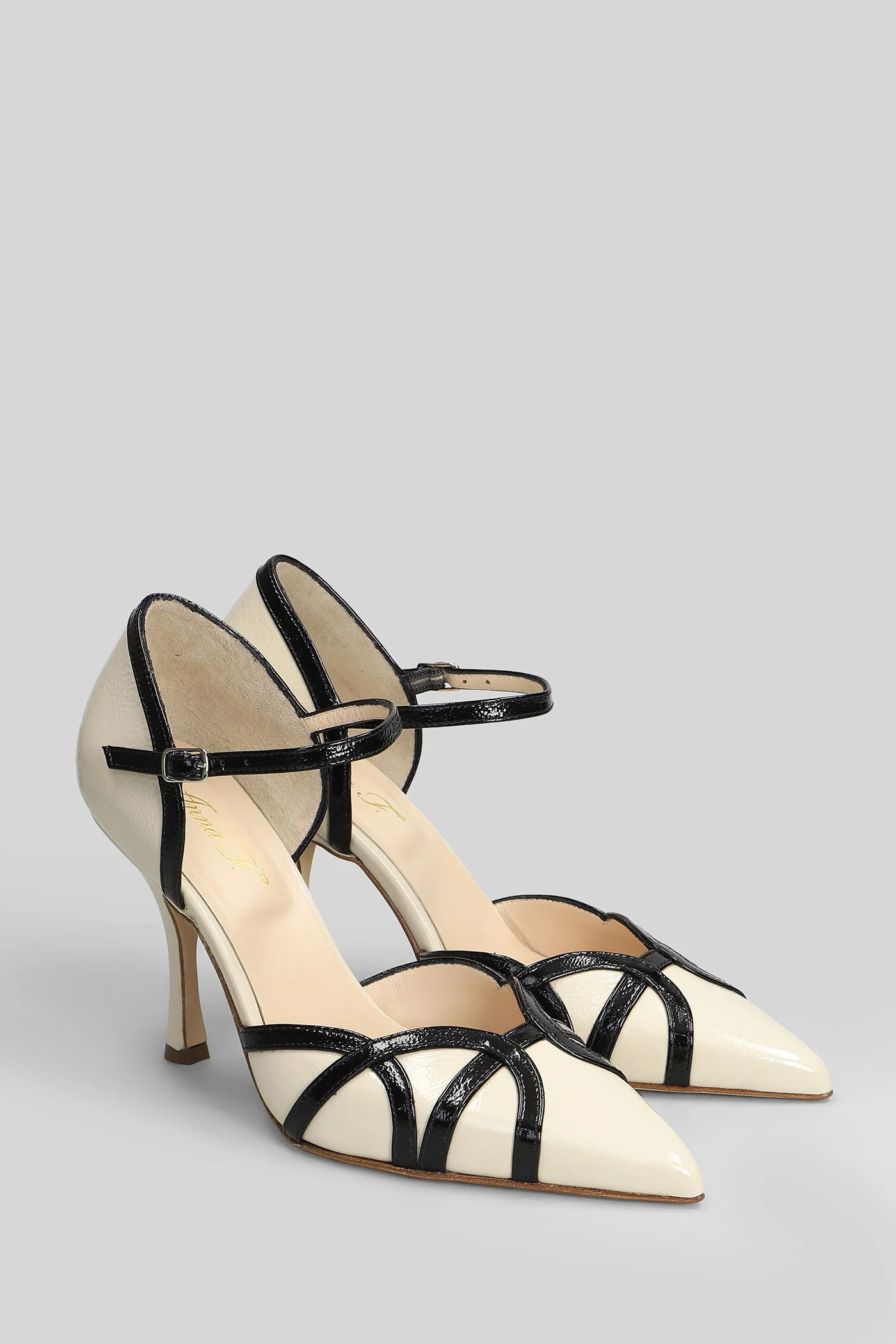 Pumps in beige leather - Image 2