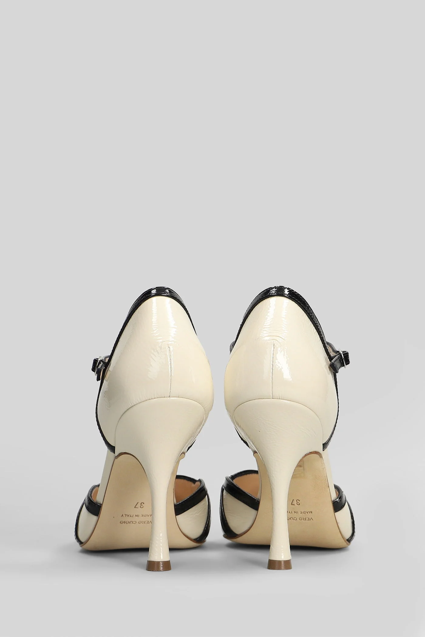 Pumps in beige leather - Image 4