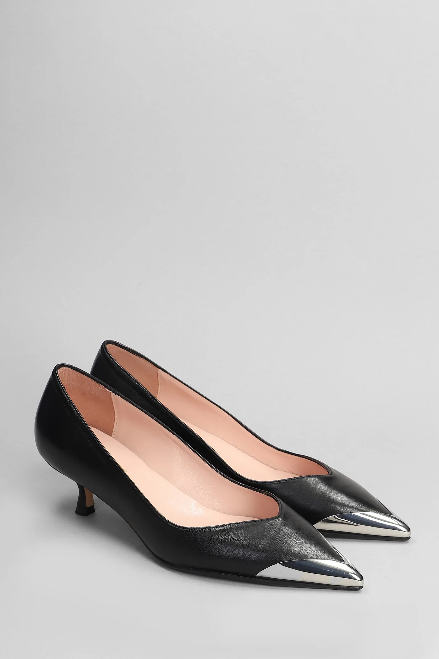 Pumps in black leather - Image 2