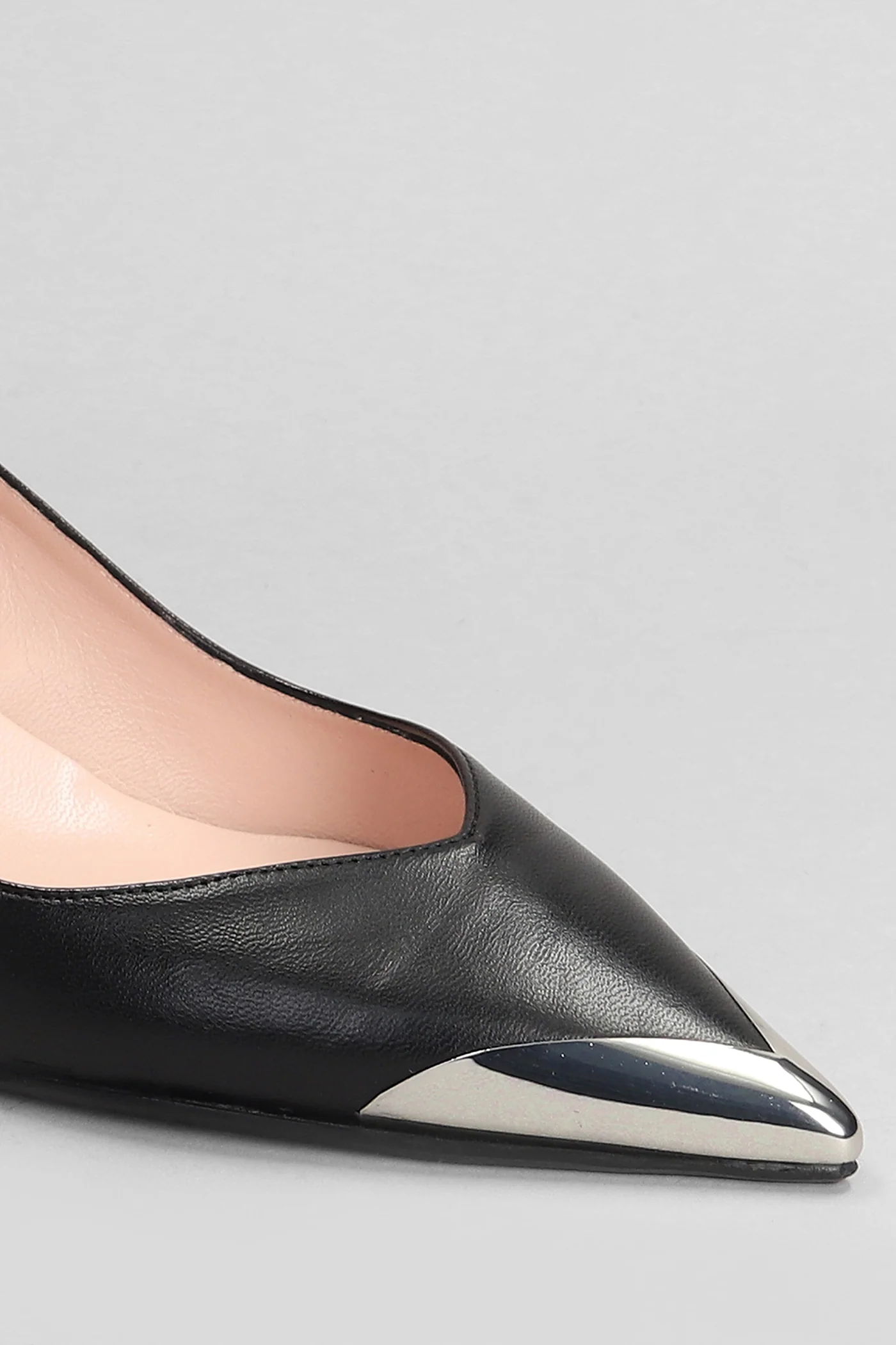 Pumps in black leather - Image 5