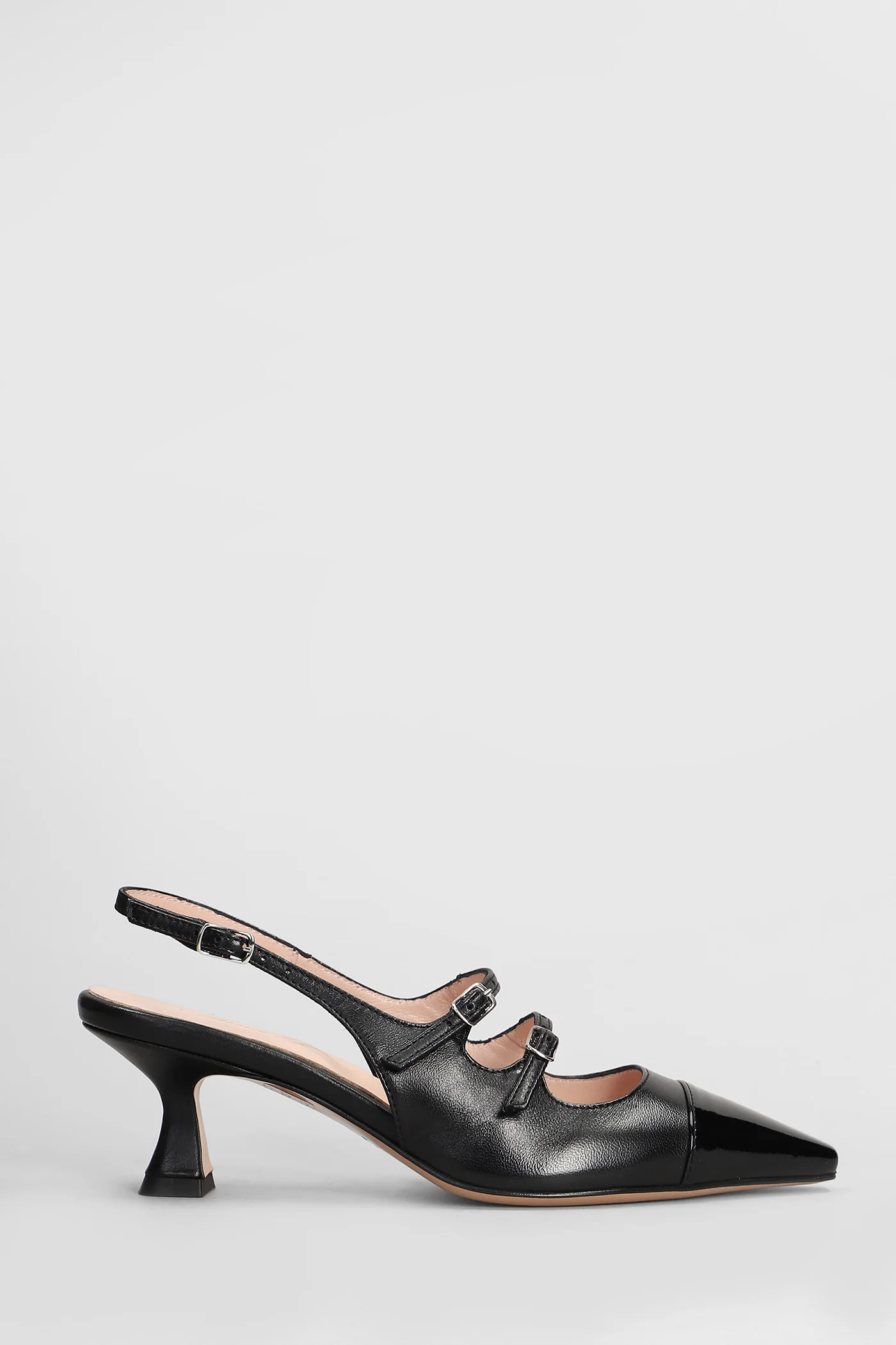 Pumps in black leather