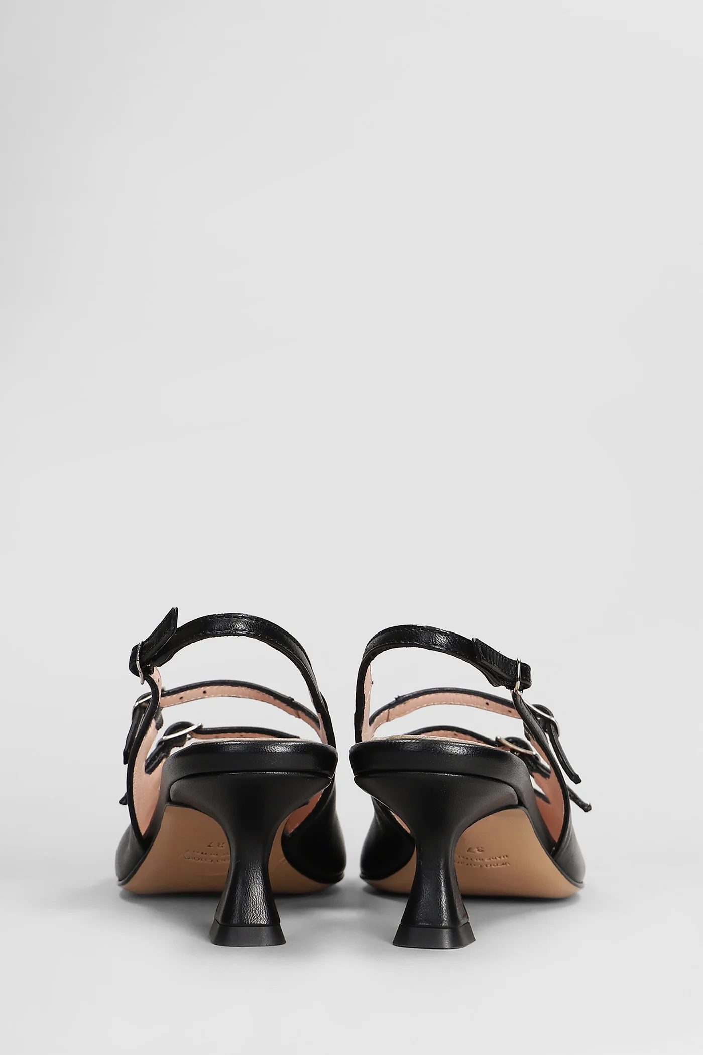 Pumps in black leather - Image 4