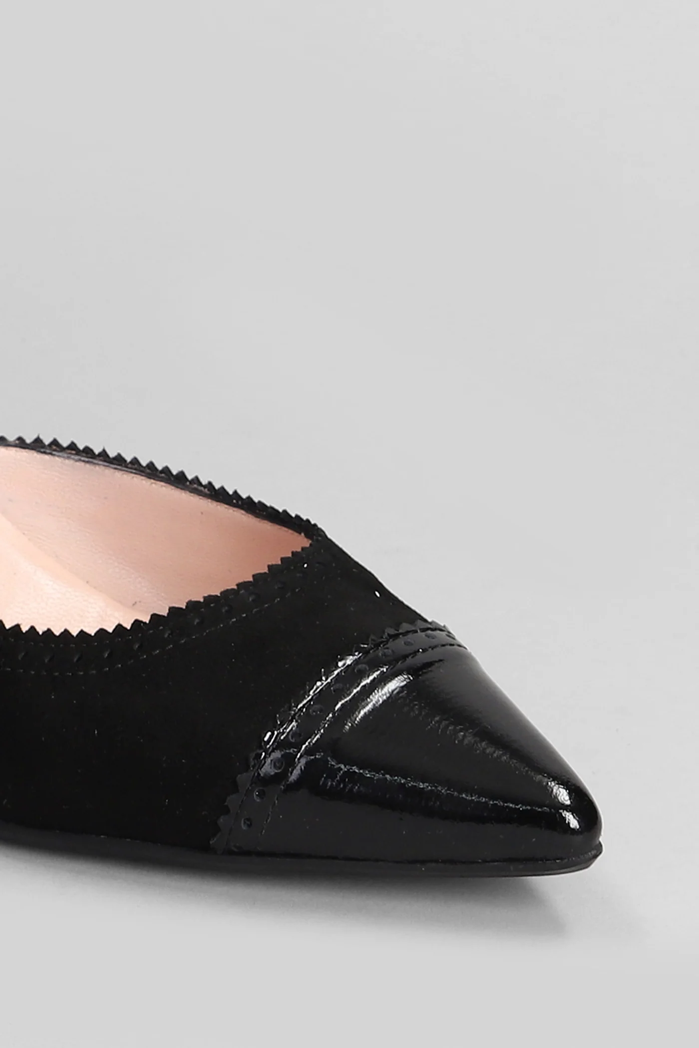 Pumps in black suede - Image 25