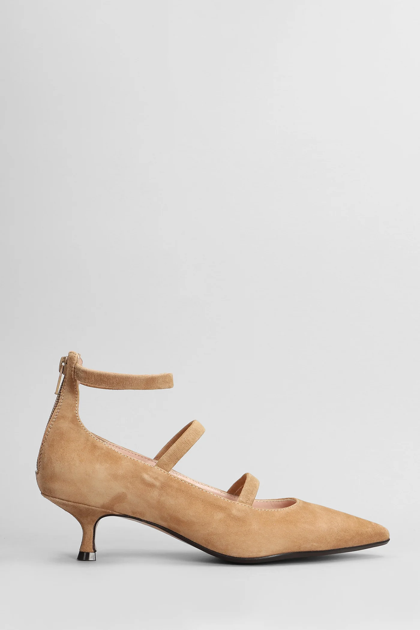Pumps in Camel suede