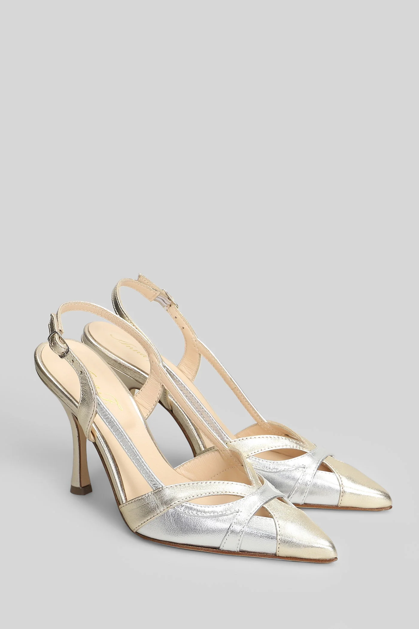 Pumps in platinum leather - Image 2