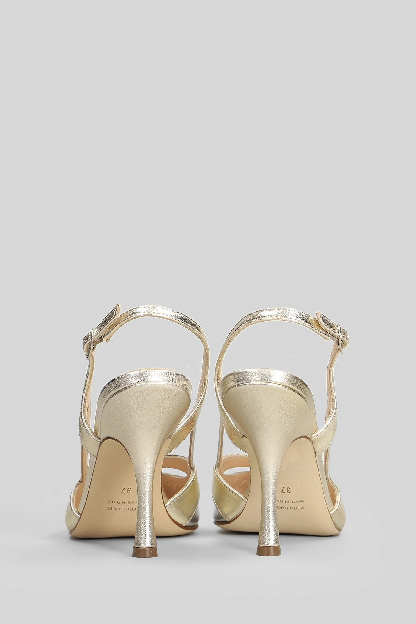 Pumps in platinum leather - Image 4
