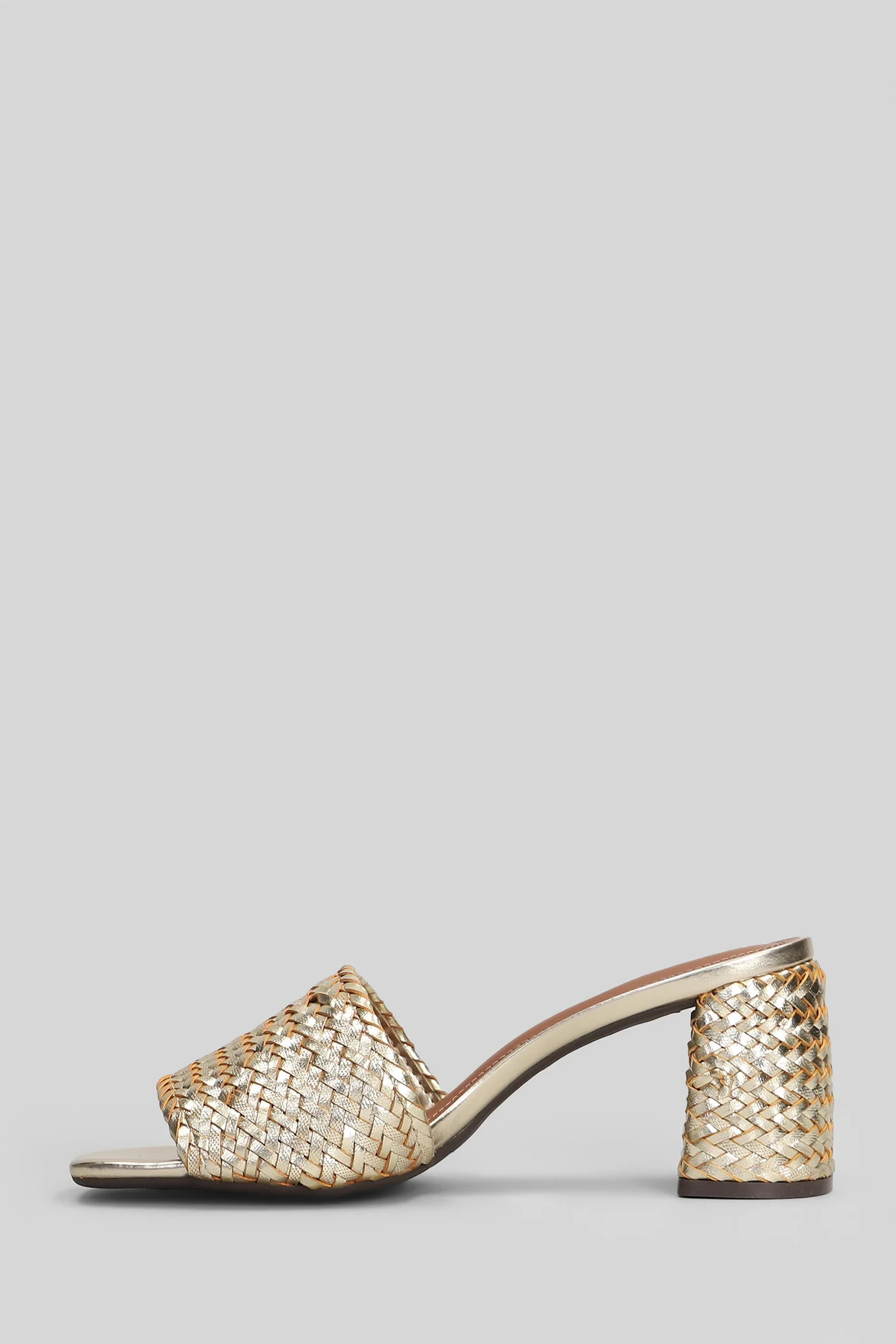 in gold leather - Image 3
