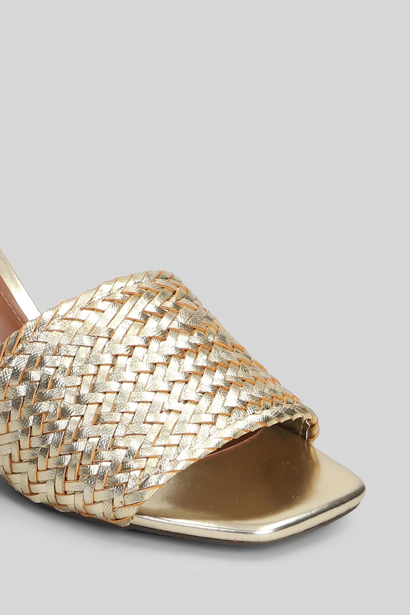 in gold leather - Image 5