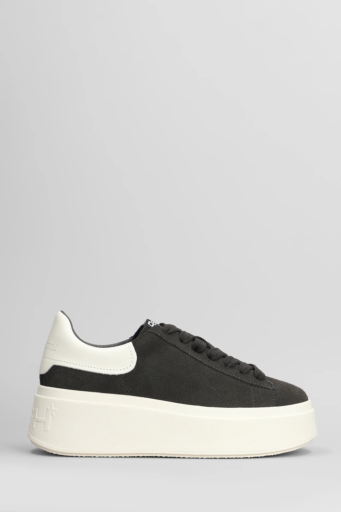 Moby Sneakers in black suede