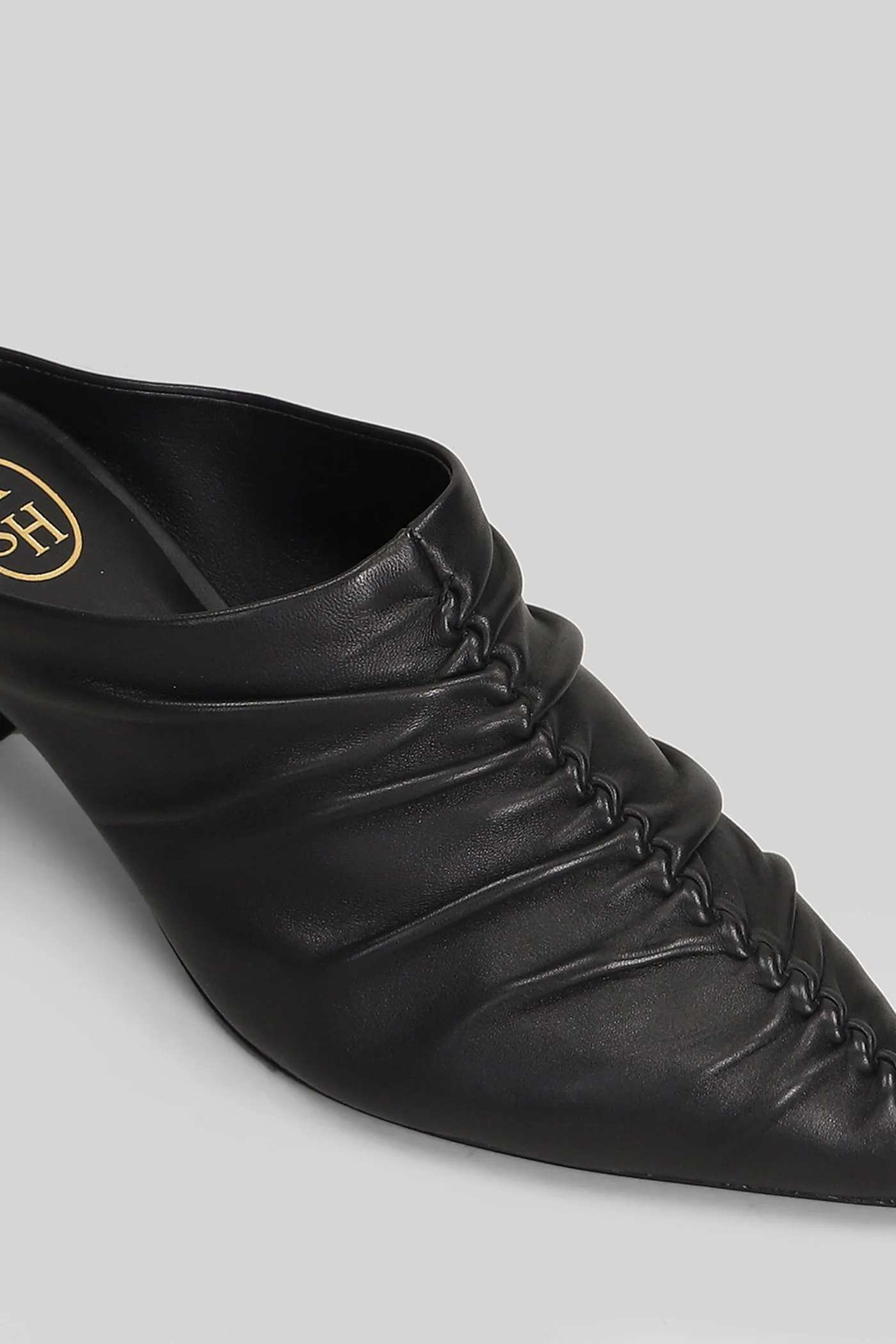 Viva  in black leather - Image 50