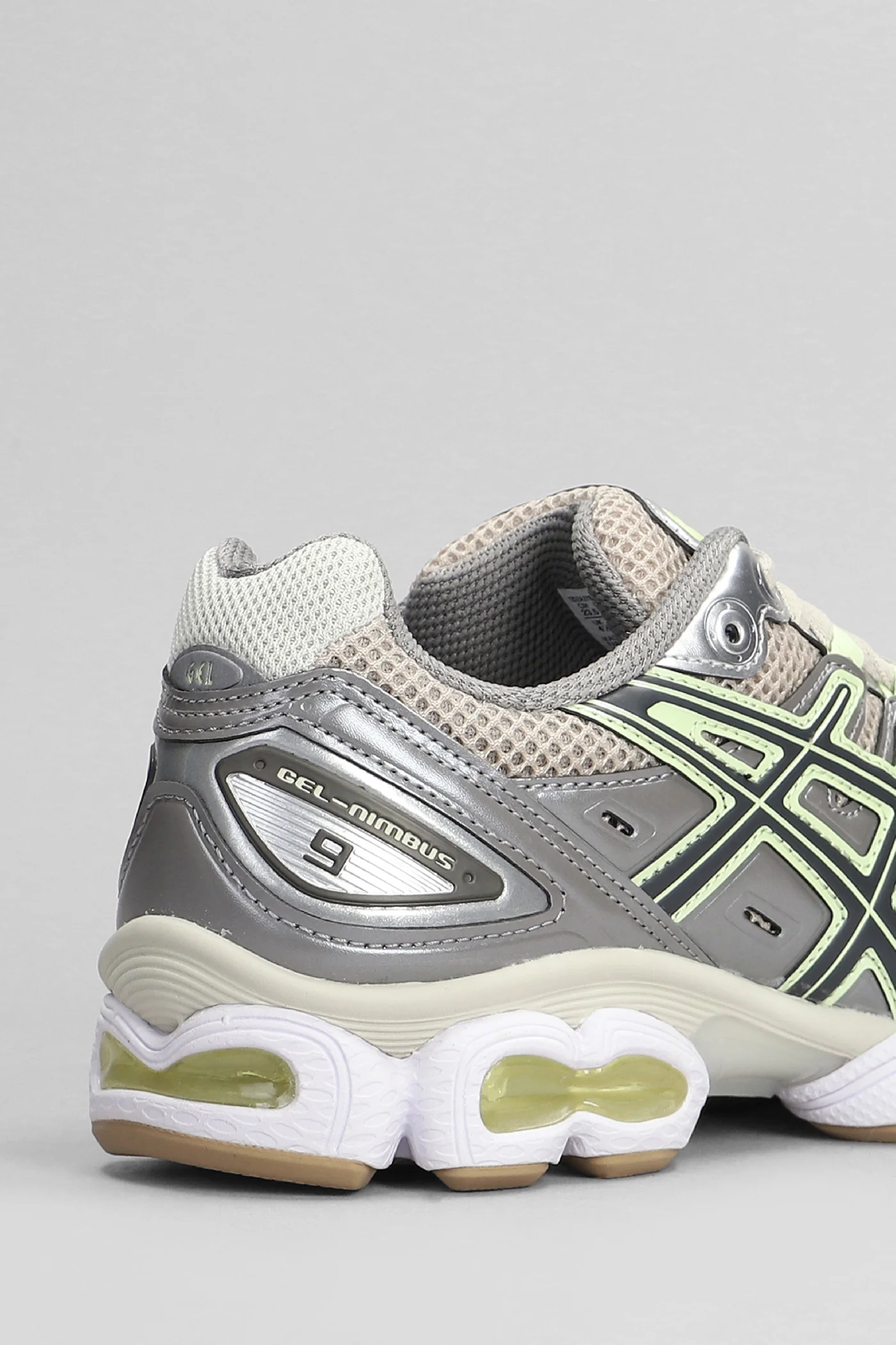 Gel-Nimbus 9 Sneakers in silver leather and fabric - Image 5