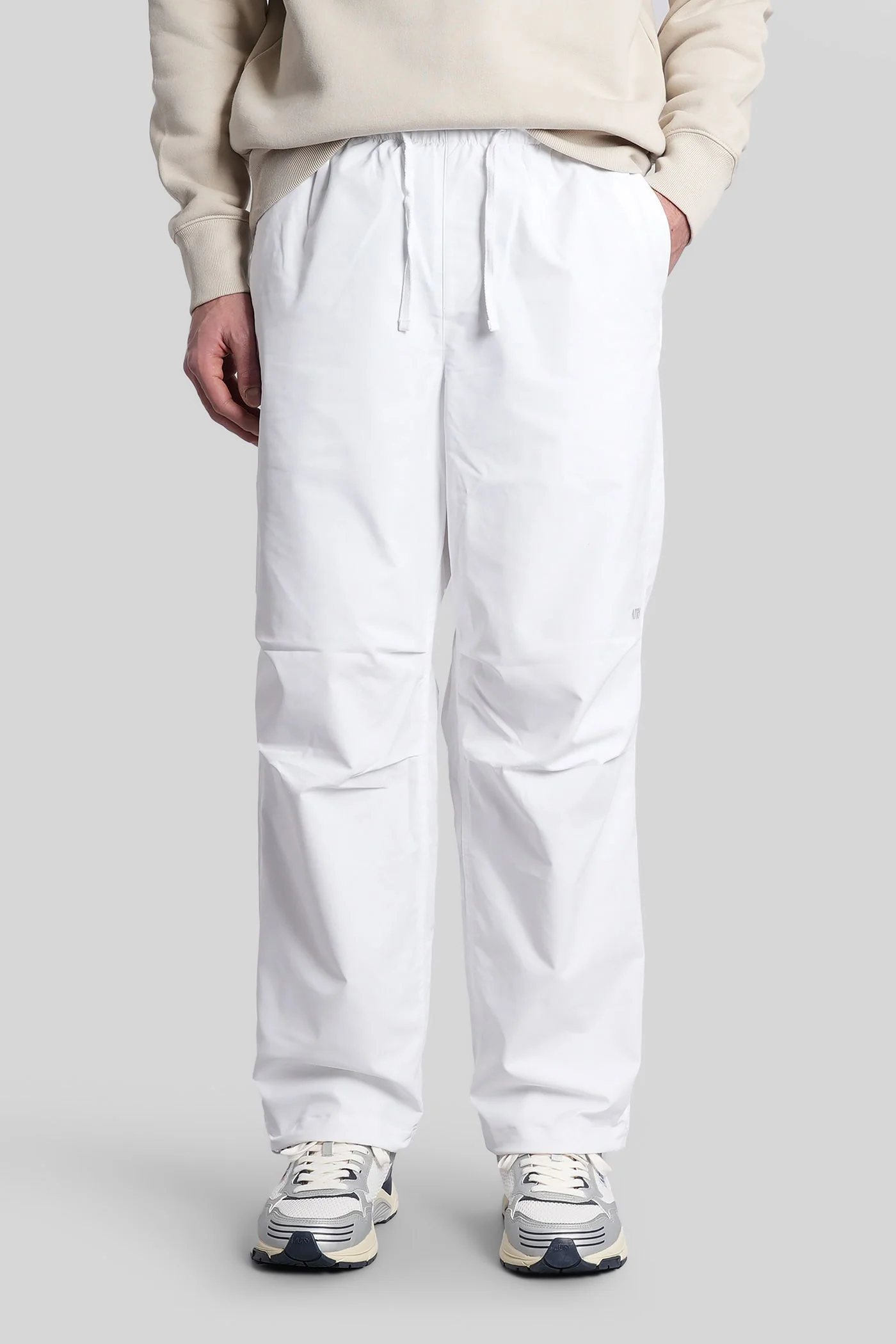 Pants in white nylon