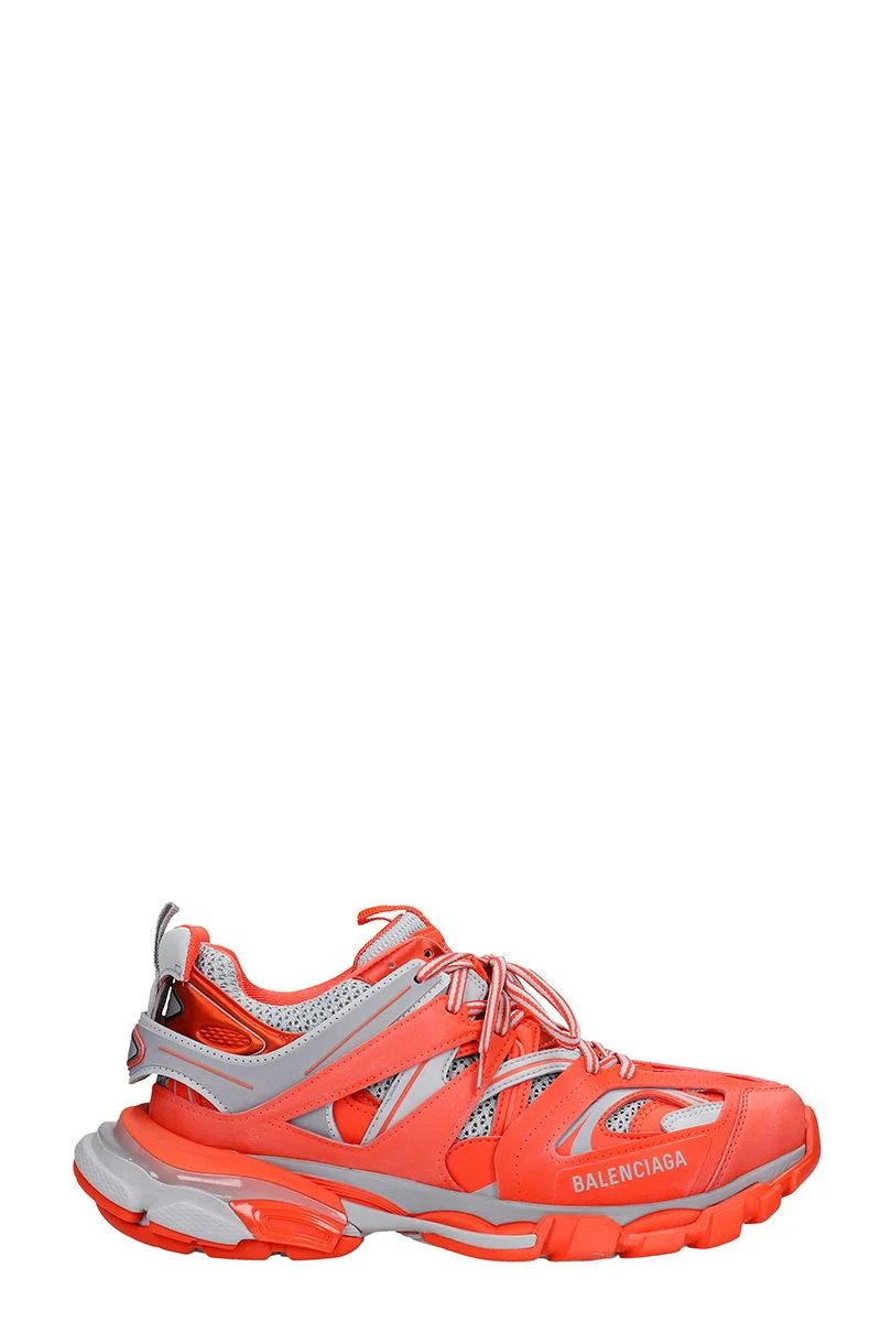 Sneakers in red leather