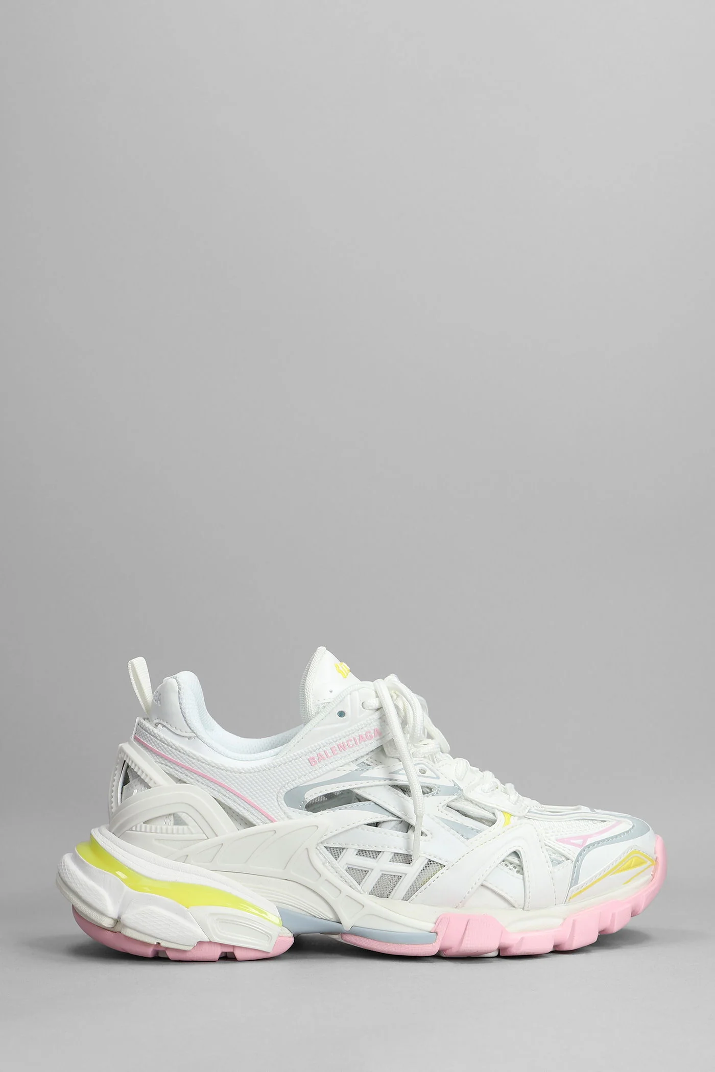 Sneakers in yellow synthetic fibers
