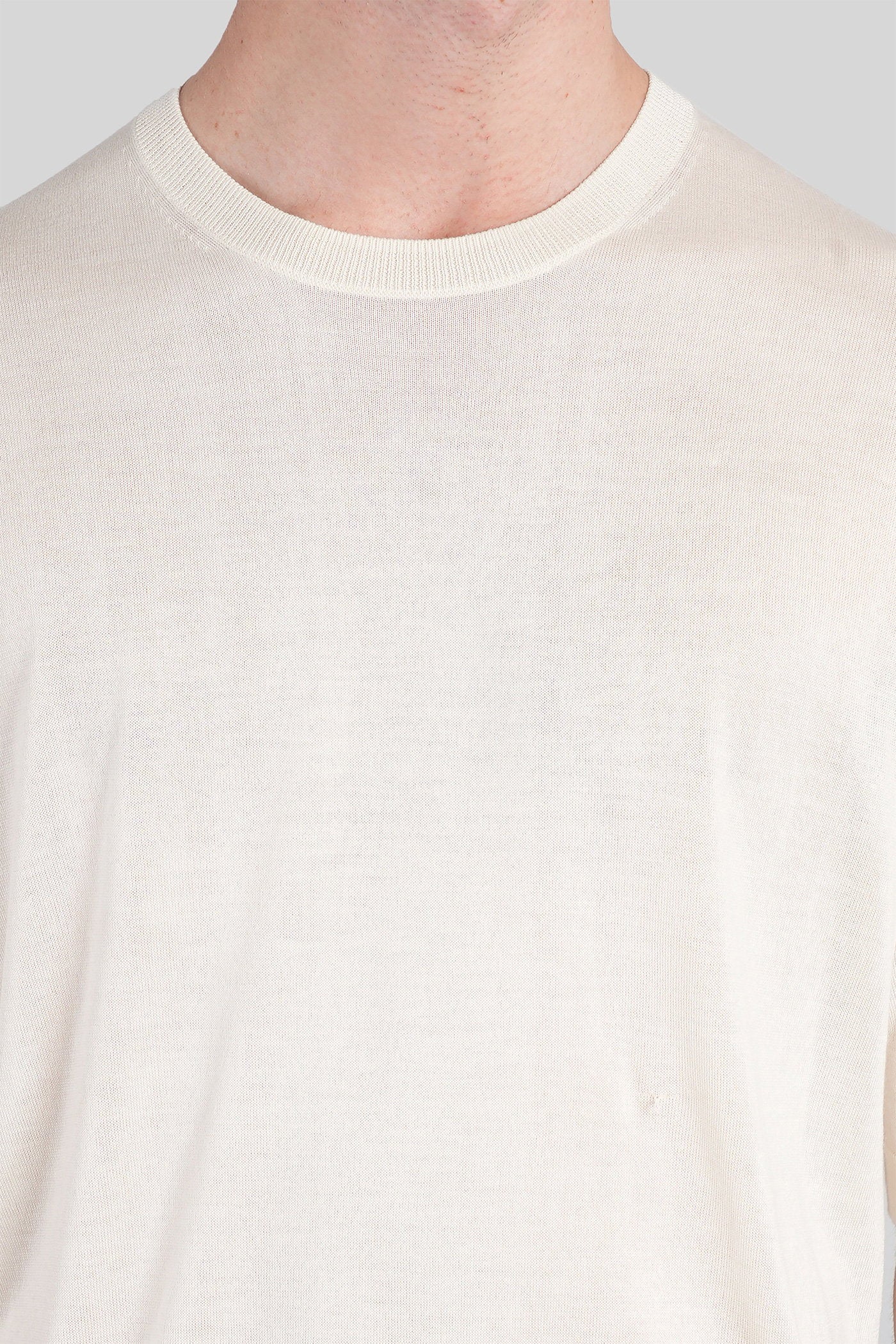 T-Shirt in white silk - Image 5