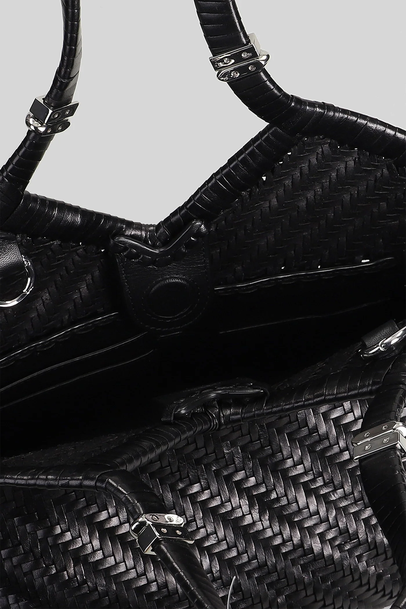 Usha Tote in black leather - Image 4