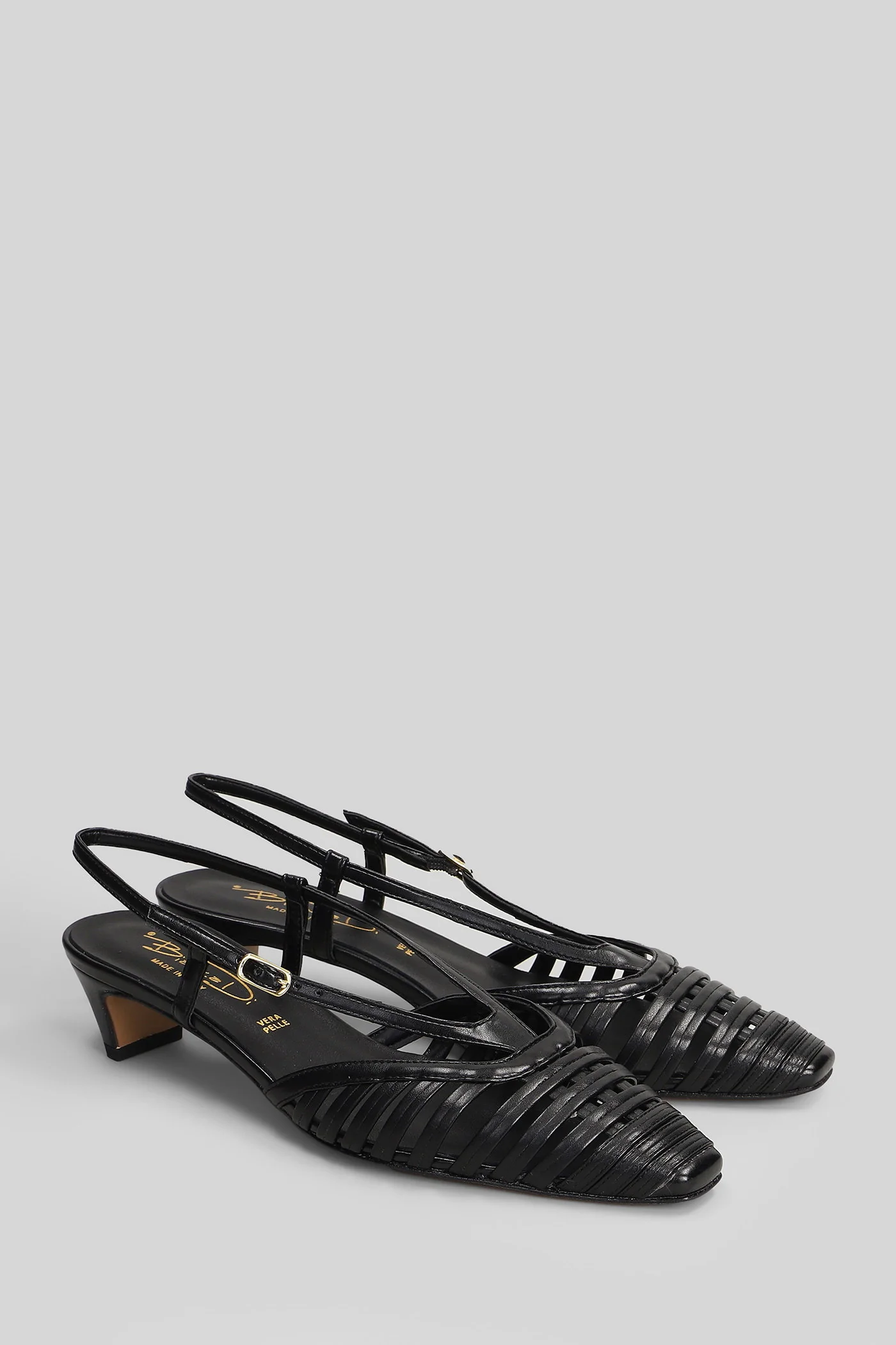 Pumps in black leather - Image 2