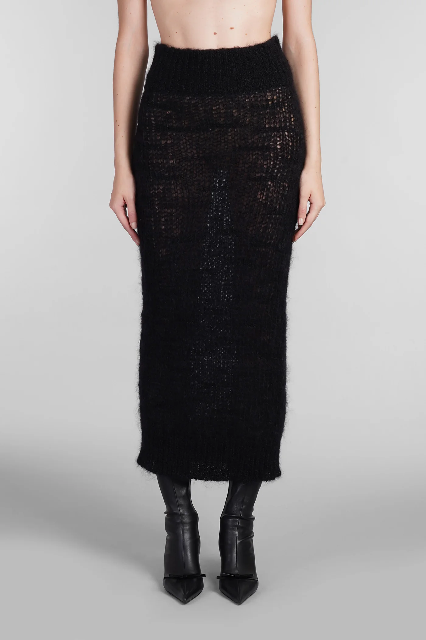 Skirt in black wool