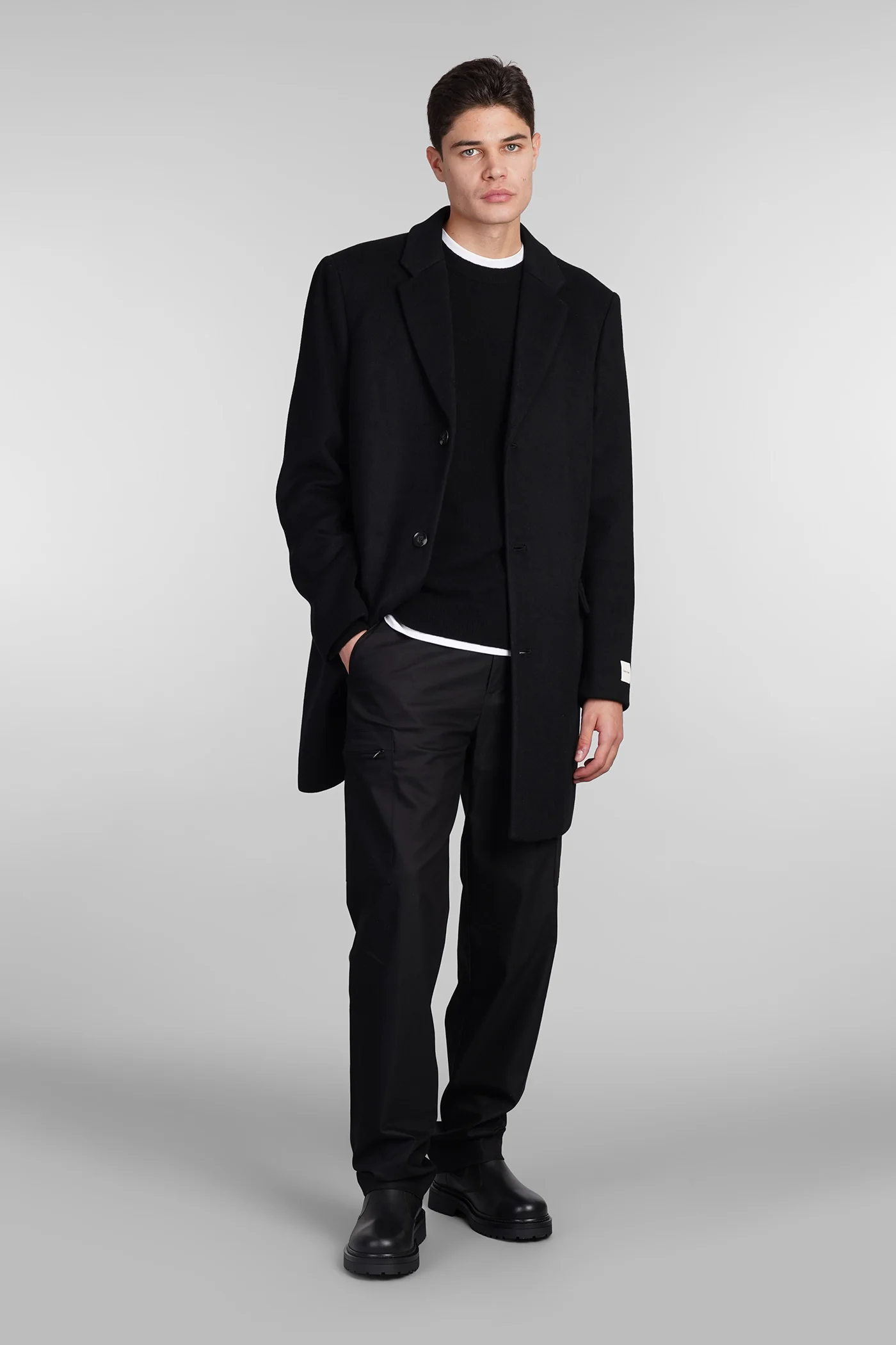 Coat in black wool - Image 2
