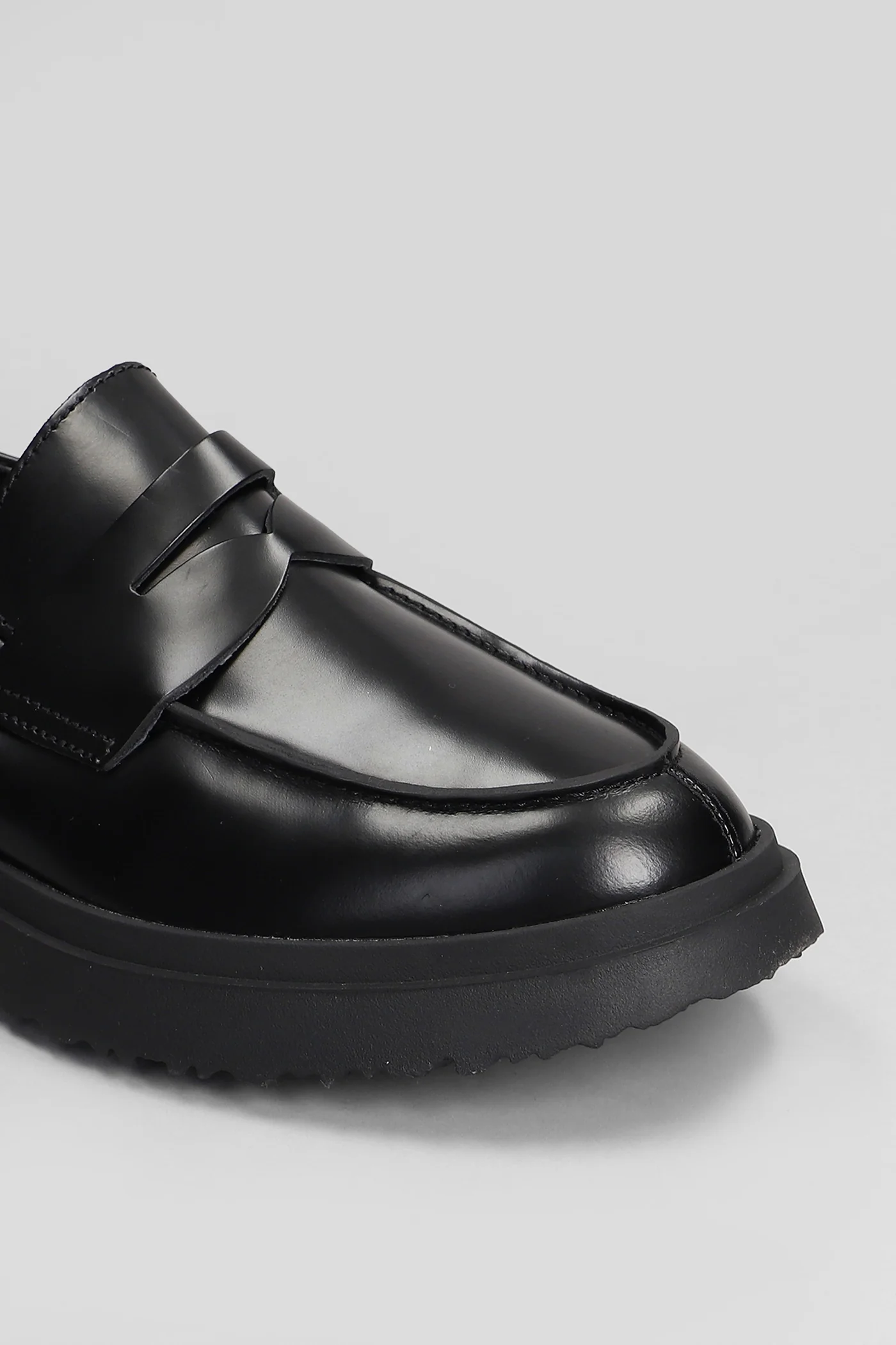 Walden Loafers in black leather - Image 5