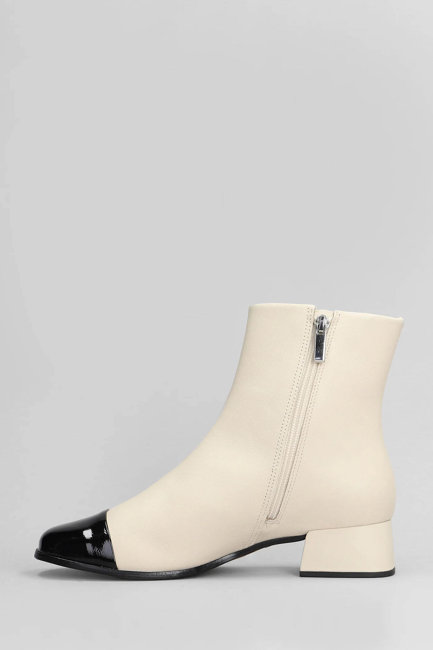 High heels Ankle boots in beige leather - Image 3