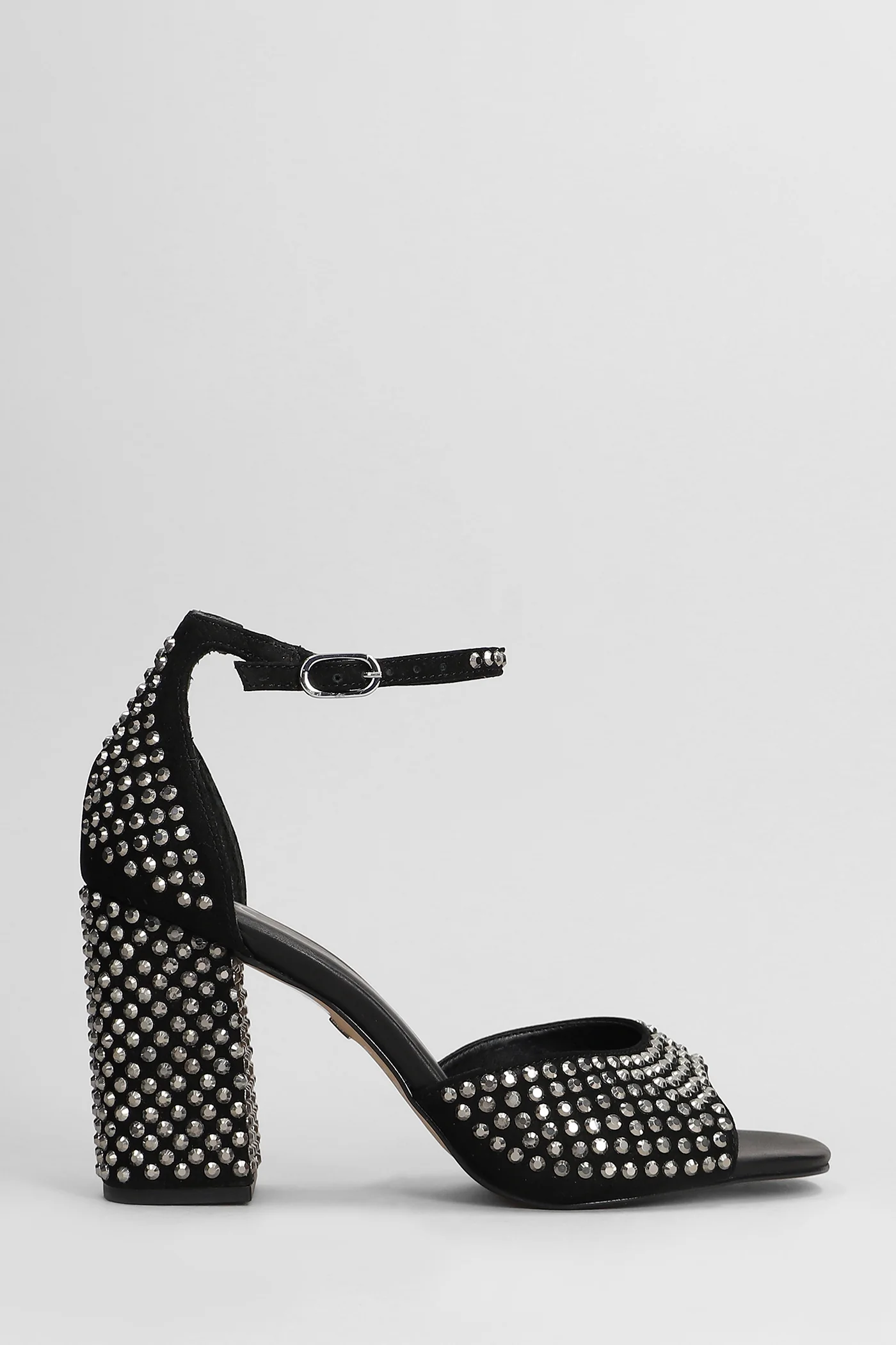 Pumps in black nubuck