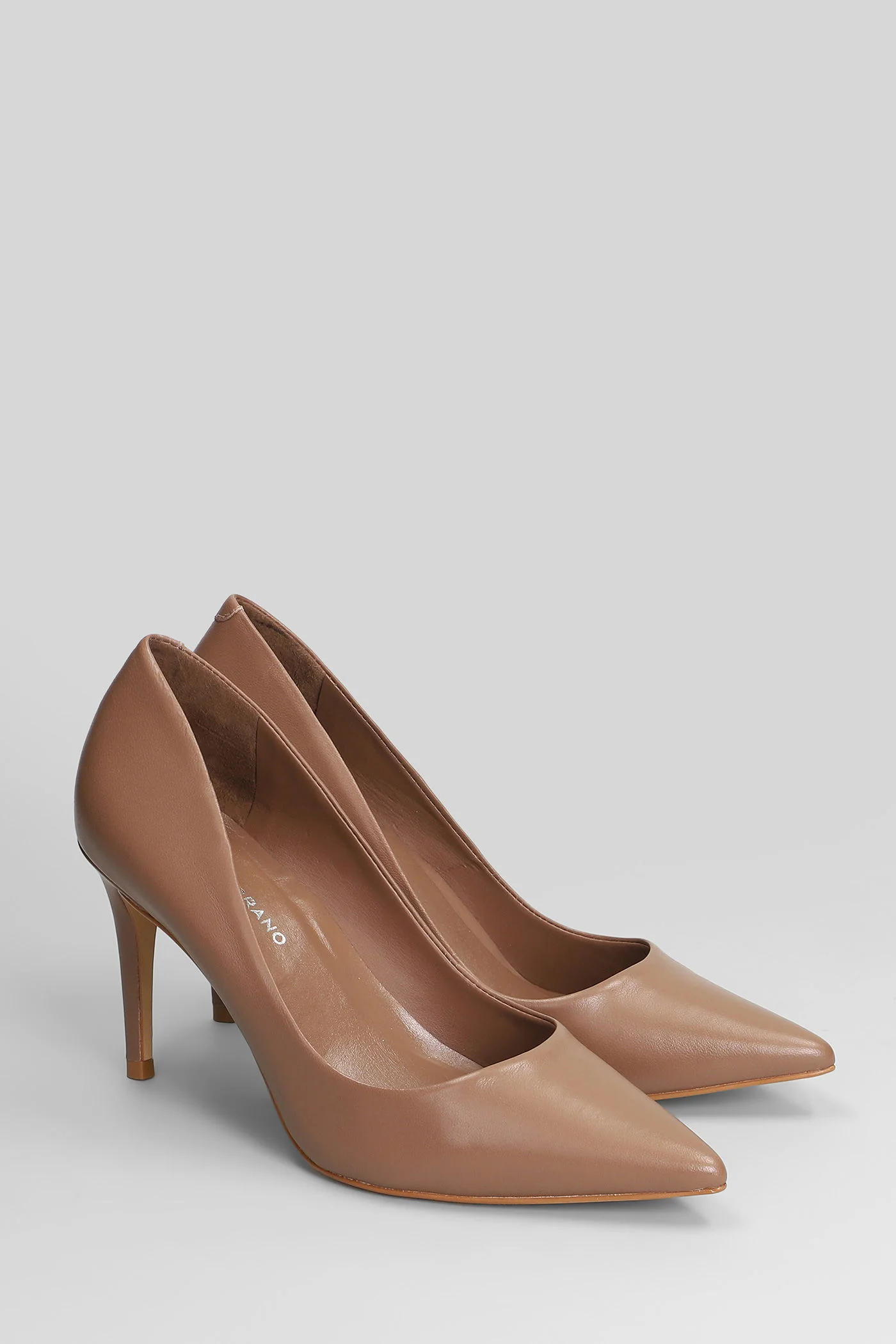 Pumps in brown leather - Image 2