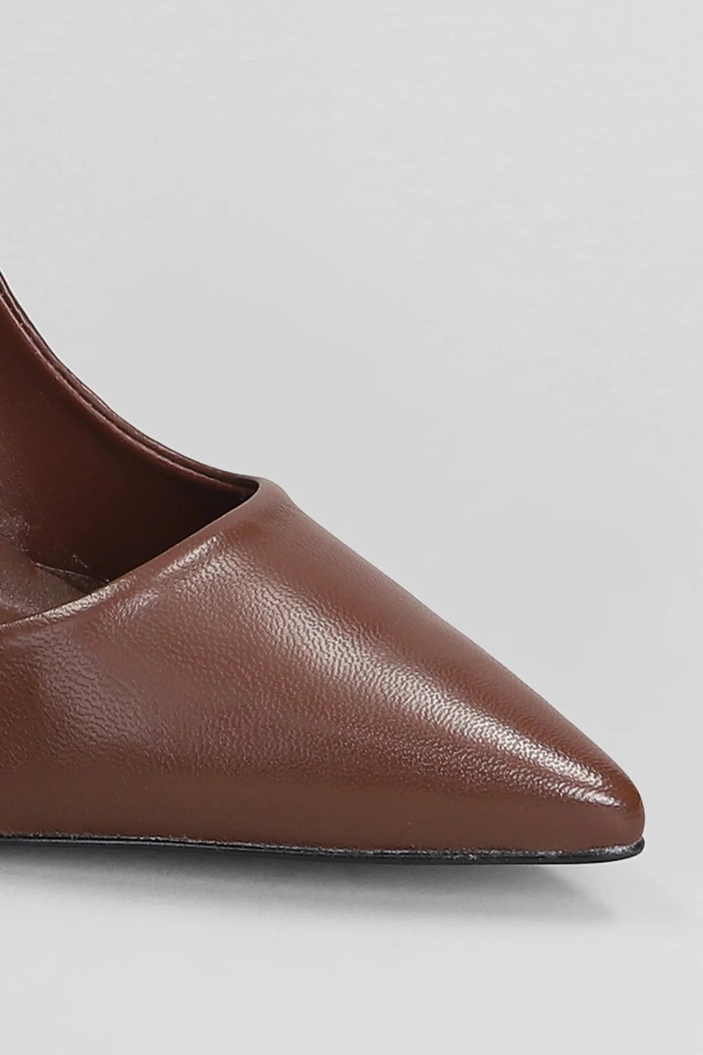 Pumps in brown leather - Image 5