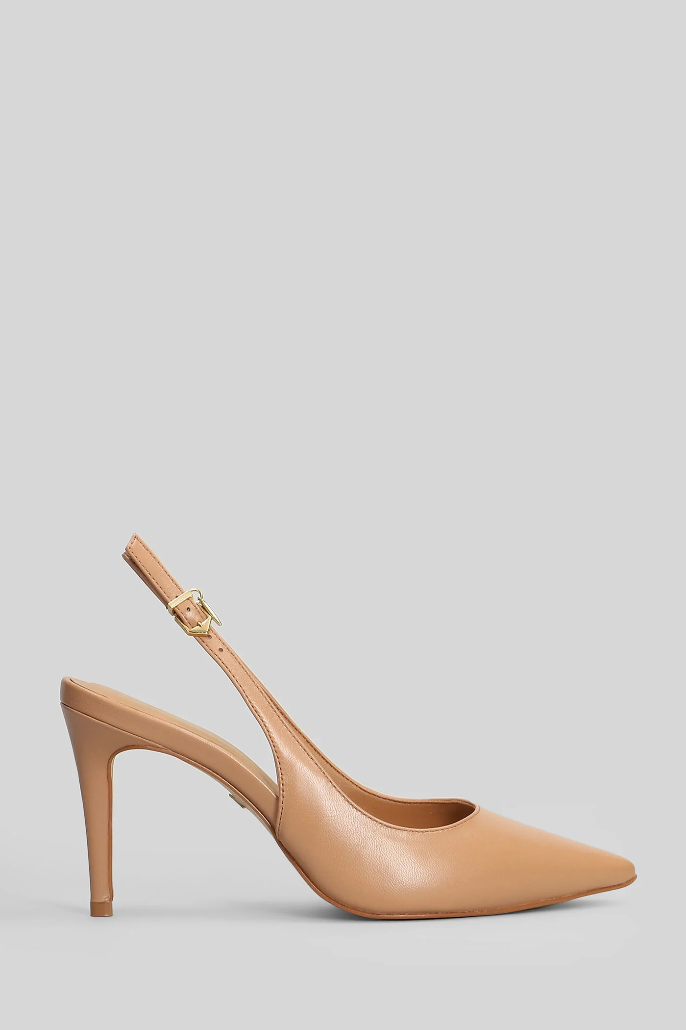 Pumps in Camel leather