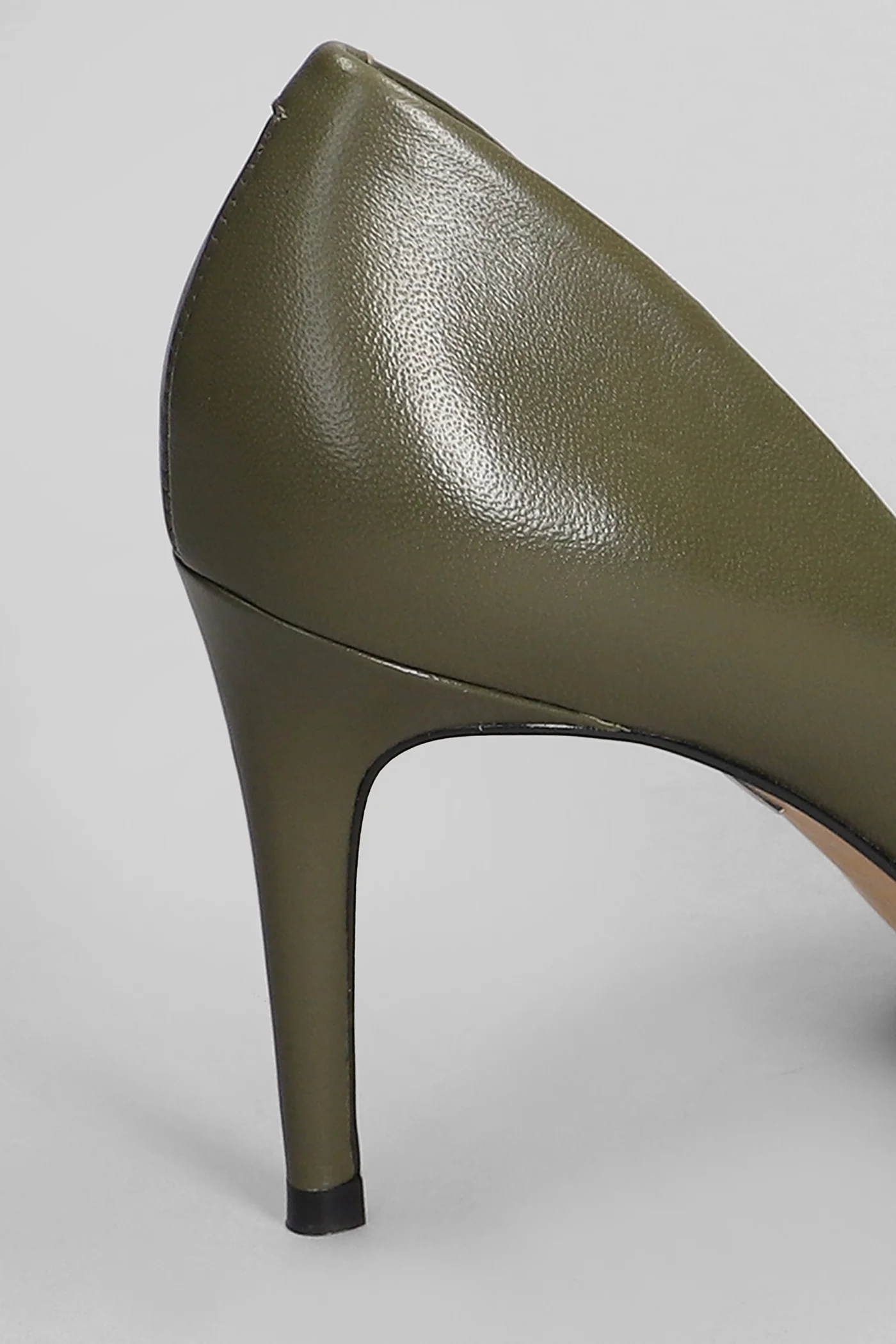 Pumps in green leather - Image 5