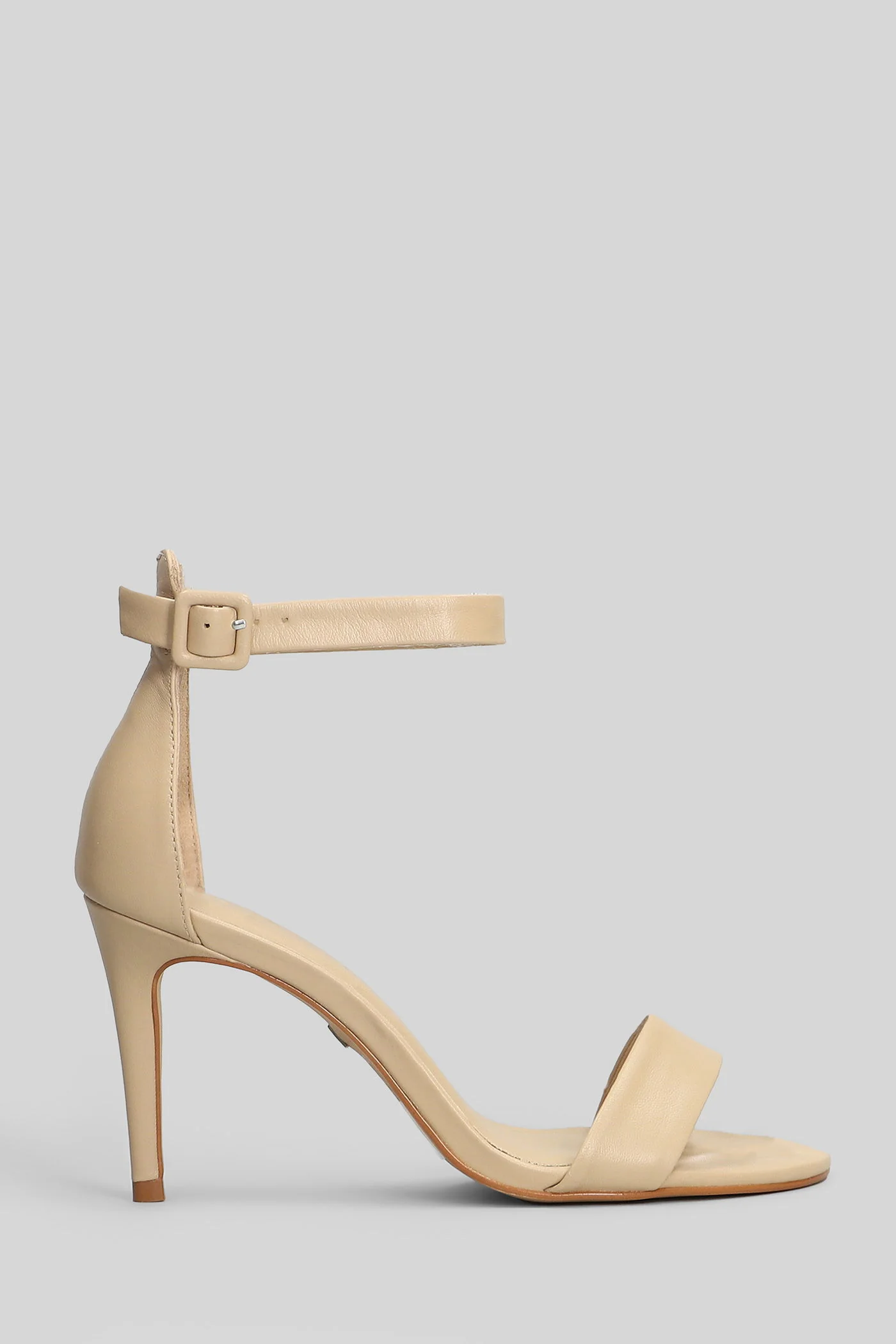 Sandals in beige leather