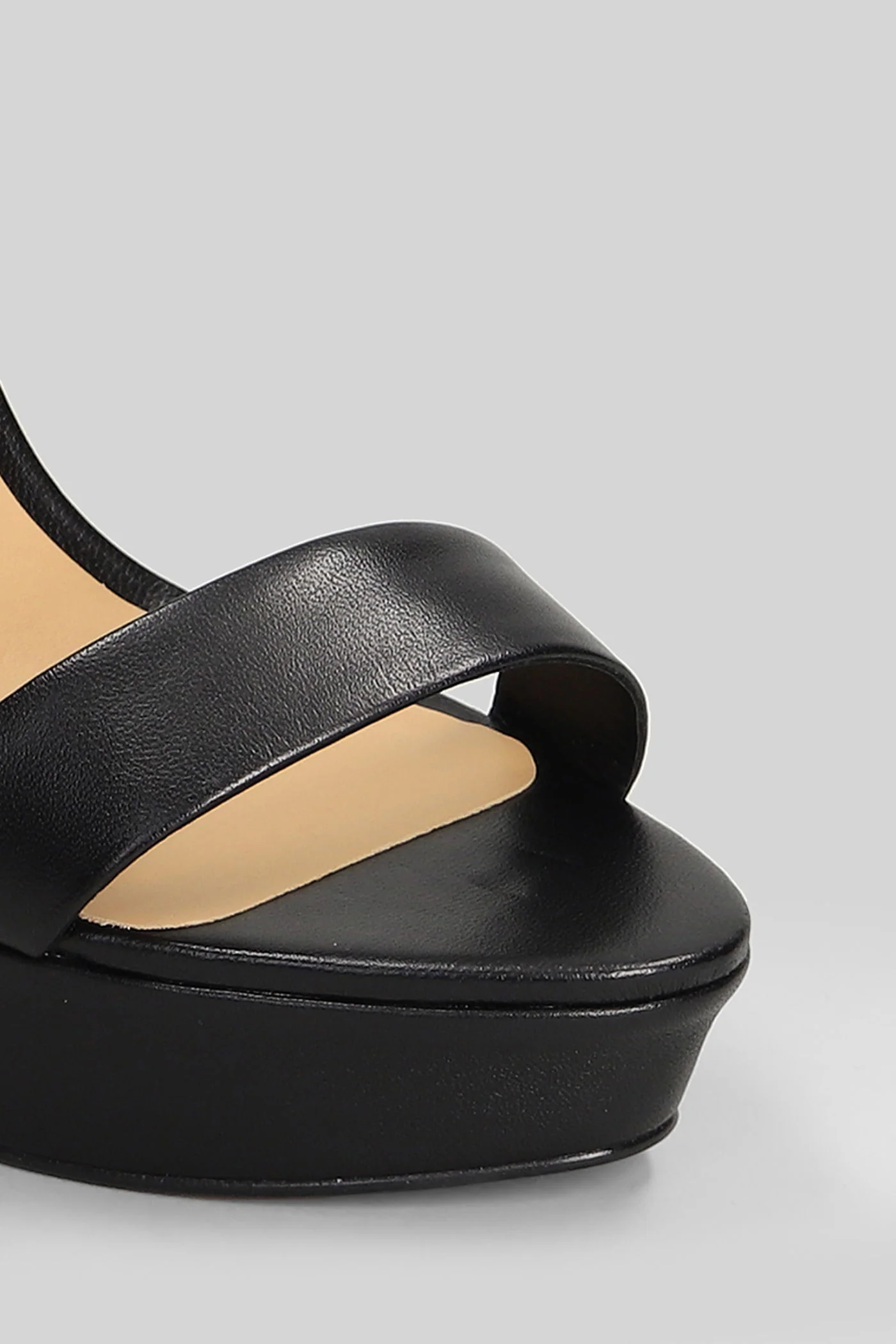 Sandals in black leather - Image 5