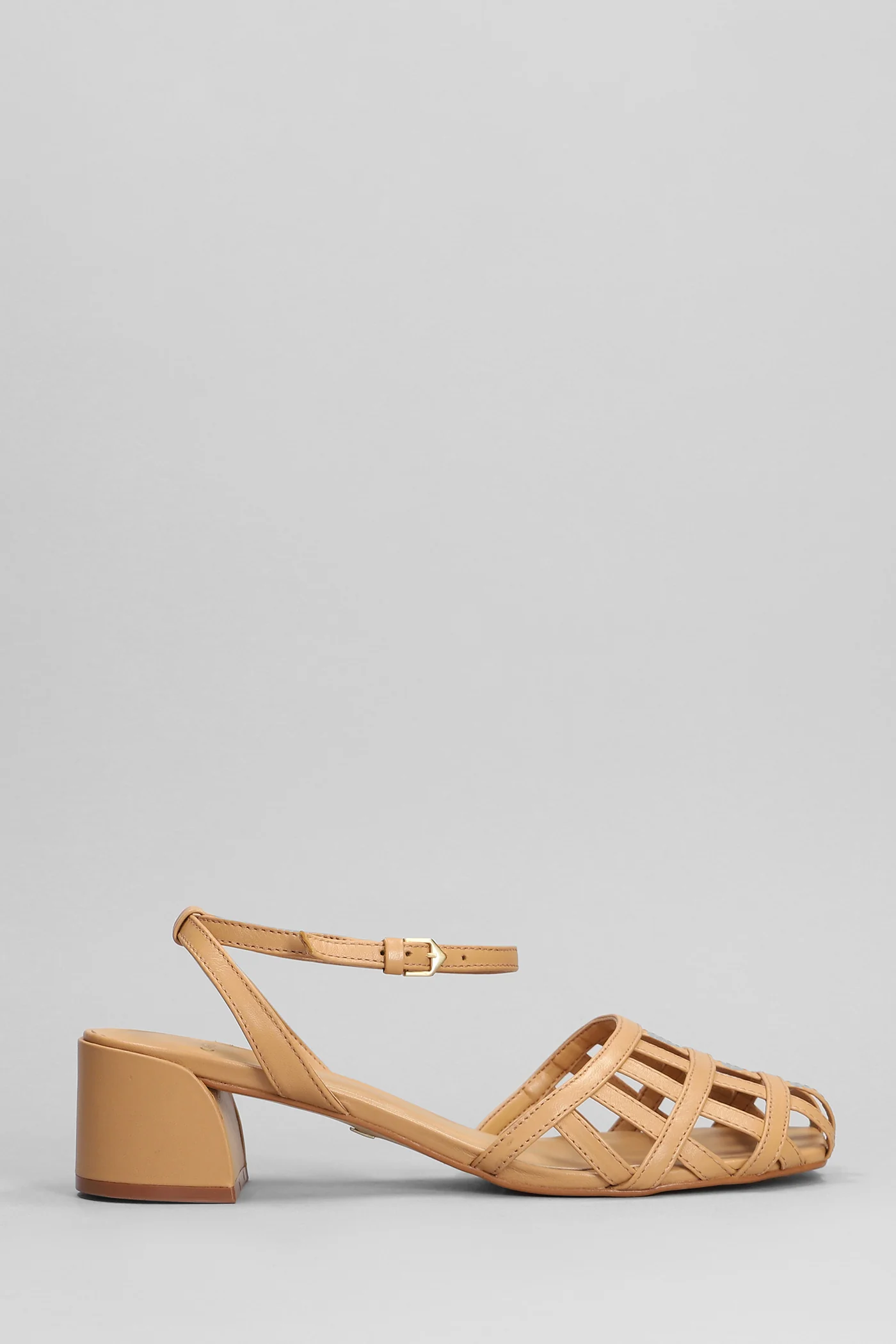 Sandals in leather color leather
