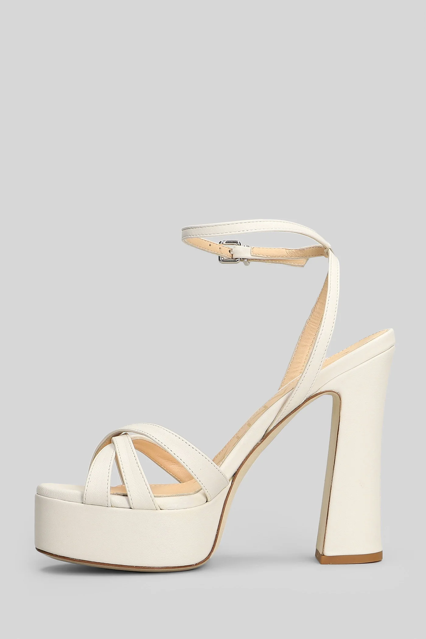 Sandals in beige leather - Image 3